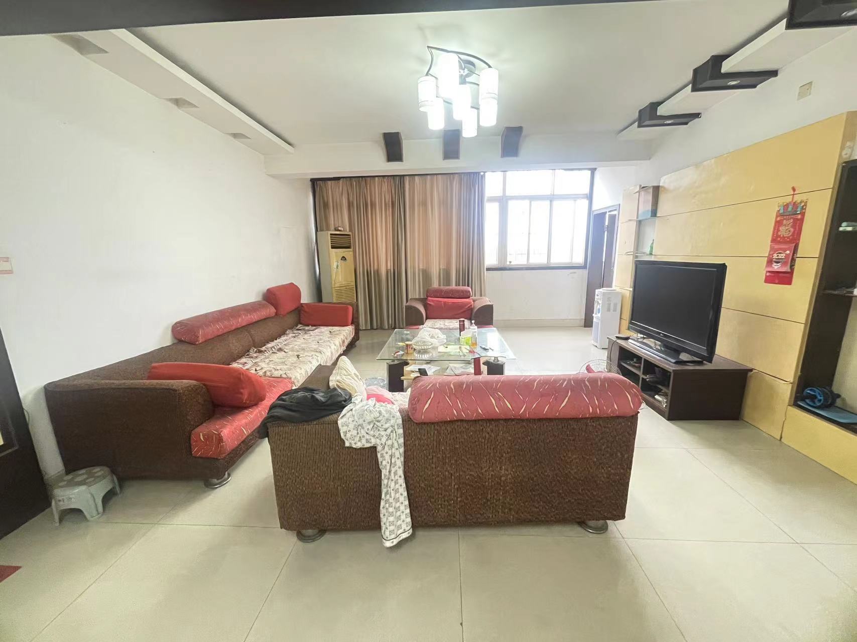 体小综合楼  4室2厅2卫    41.5万 体小综合楼  4室2厅2卫    41.5万室内图