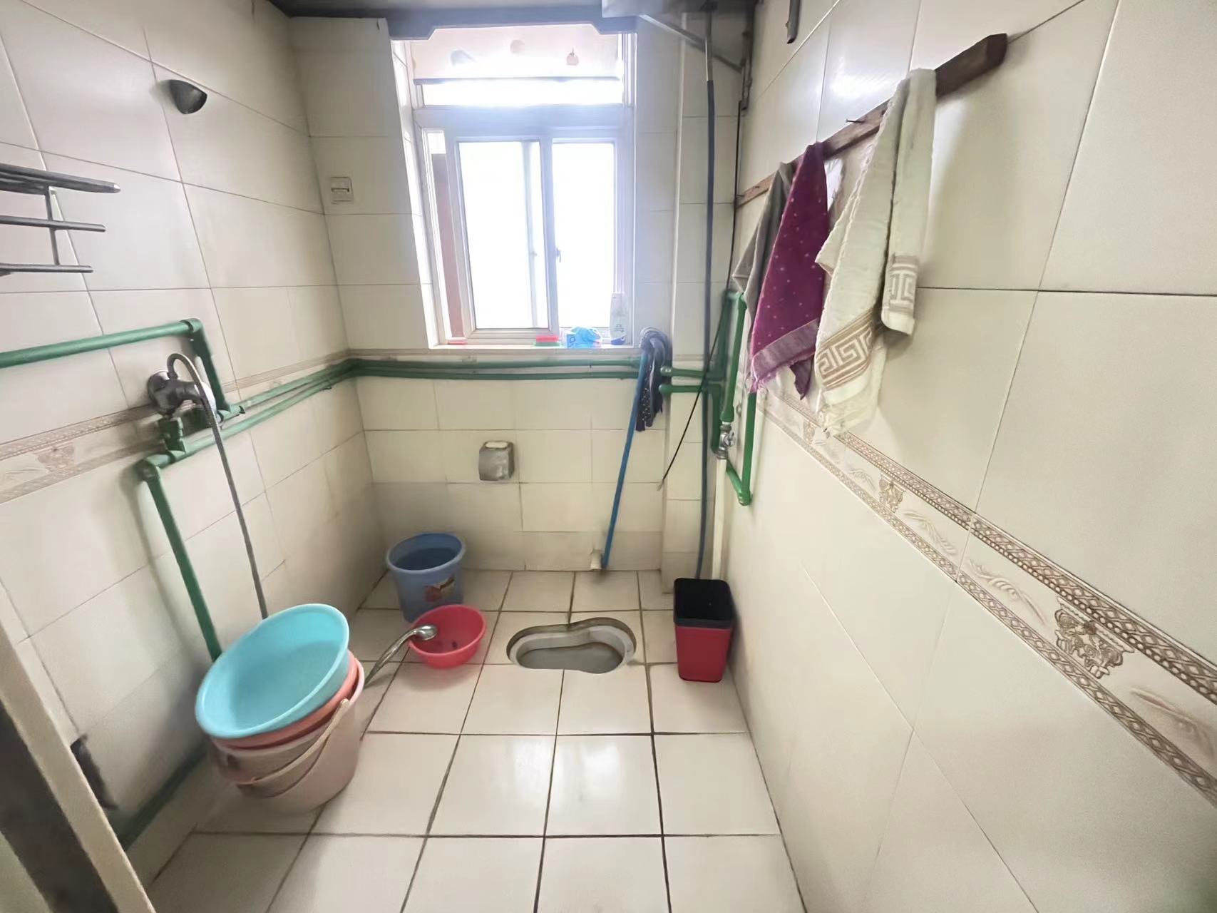 体小综合楼  4室2厅2卫    41.5万 体小综合楼  4室2厅2卫    41.5万室内图