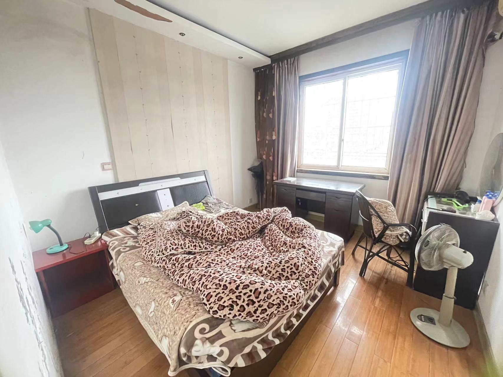 体小综合楼  4室2厅2卫    41.5万 体小综合楼  4室2厅2卫    41.5万室内图