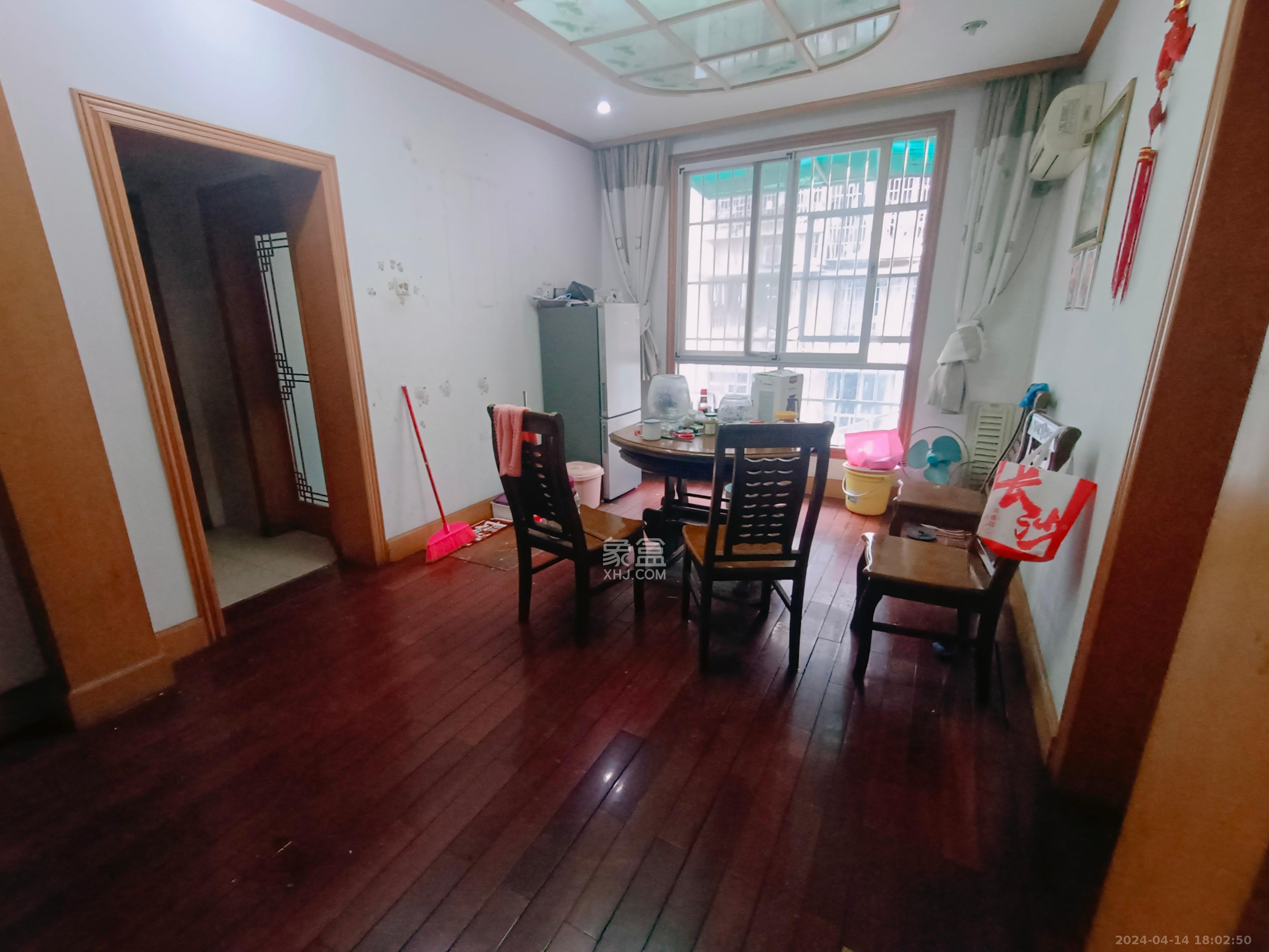 天润花园  3室2厅1卫   2600.00元/月室内图