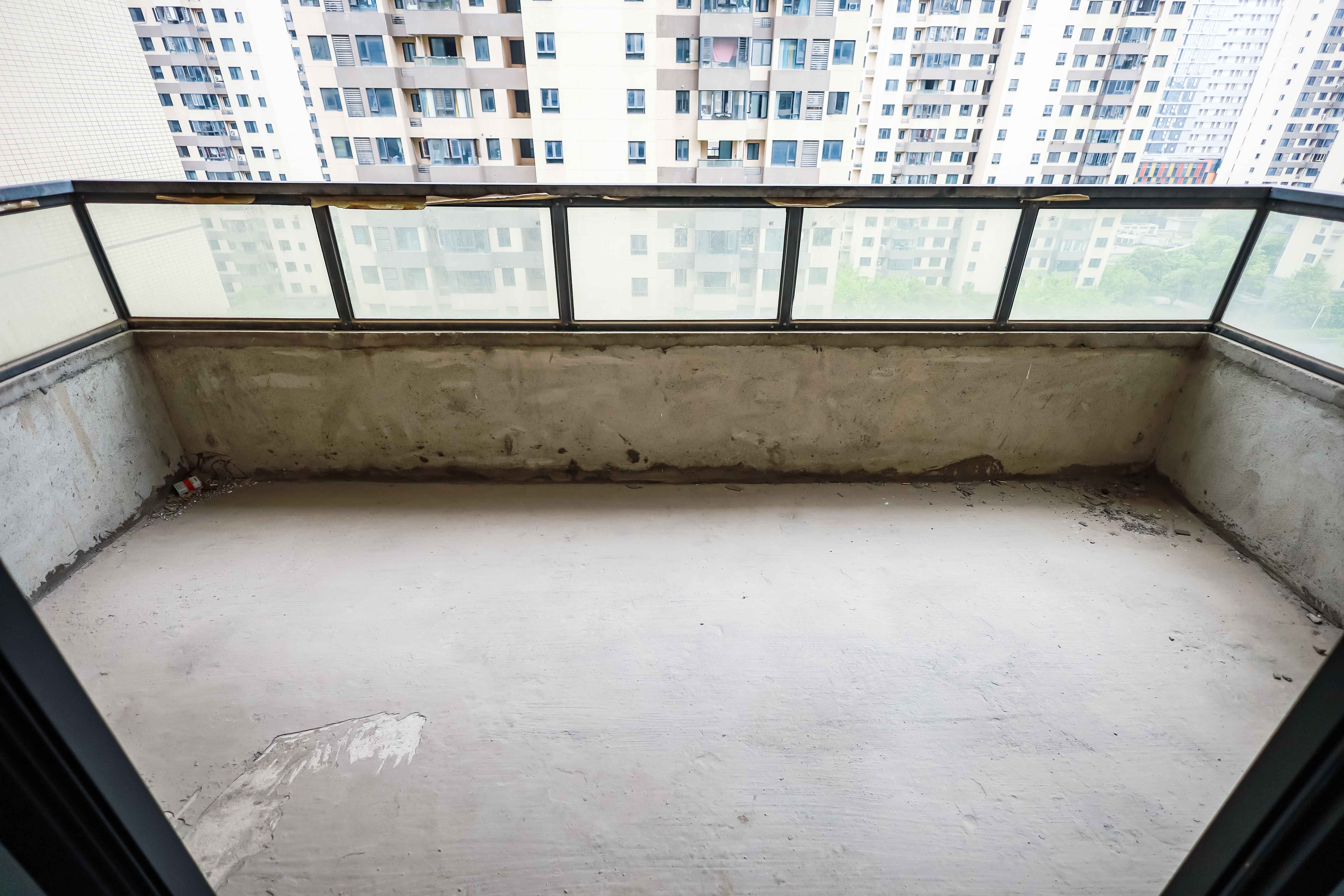 长房云时代  4室2厅2卫   146.80万阳台