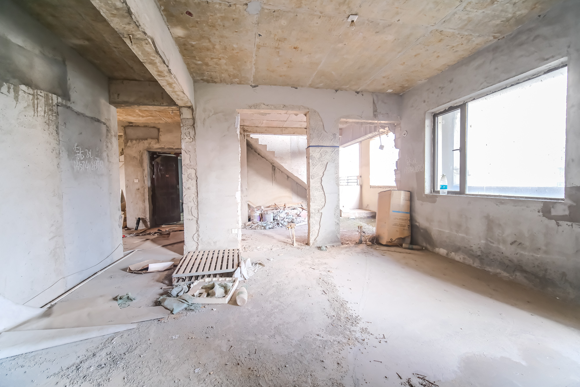 艾美潇湘 5室2厅2卫 119.80万 艾美潇湘 5室2厅2卫 119.80万客厅