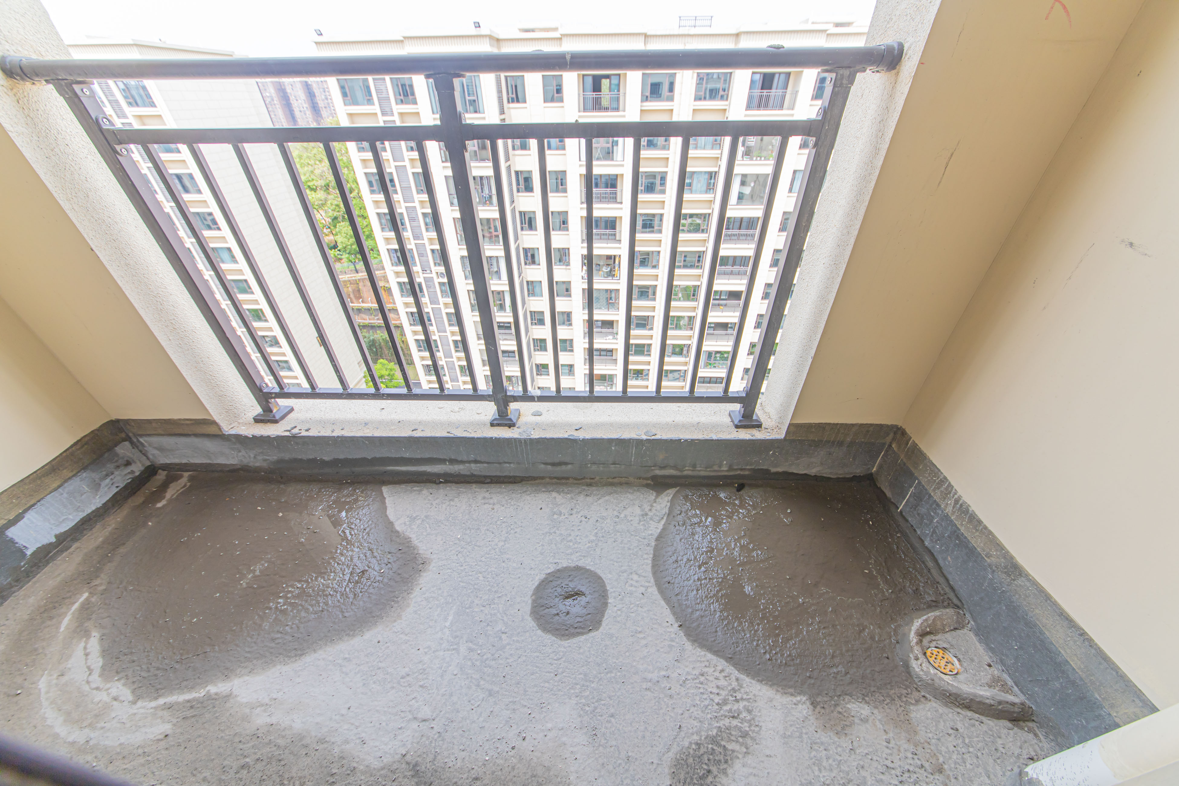 长沙美的梧桐庄园  4室2厅1卫   170.00万阳台