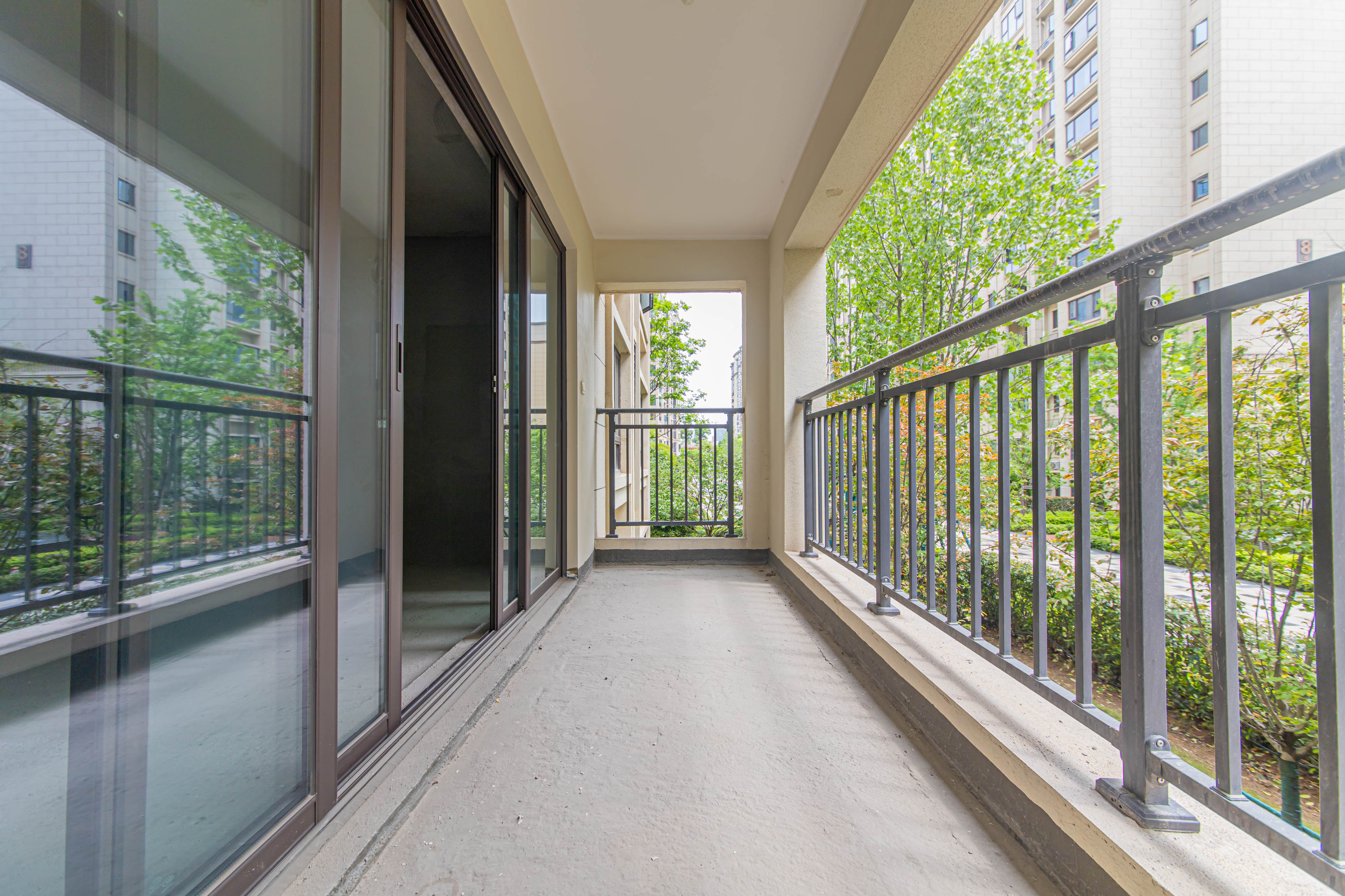 长沙美的梧桐庄园  4室2厅3卫    165.0万 长沙美的梧桐庄园  4室2厅3卫    165.0万阳台