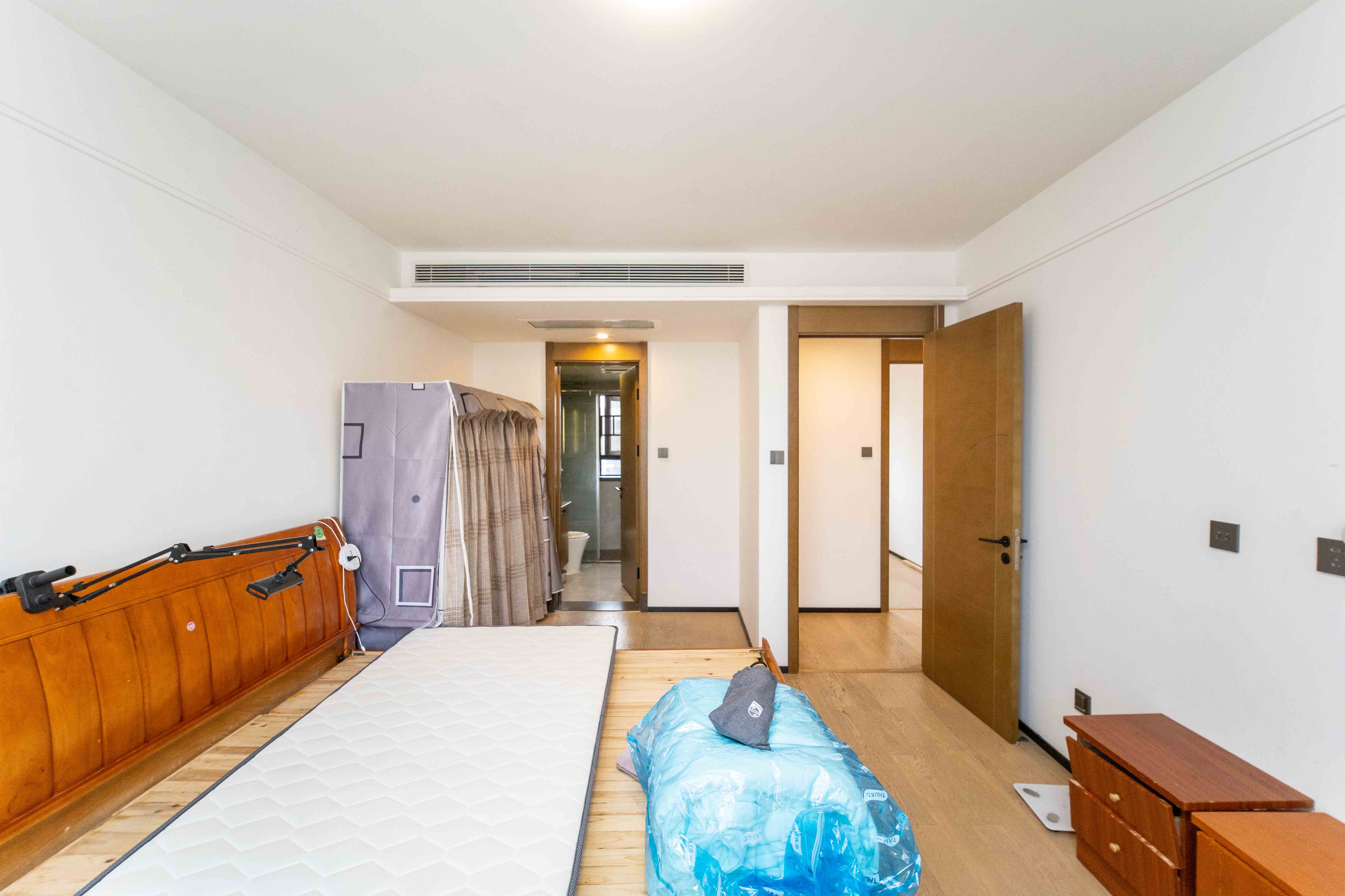 万科金域蓝湾 4室2厅2卫 195.0万 万科金域蓝湾 4室2厅2卫 195.0万卧室