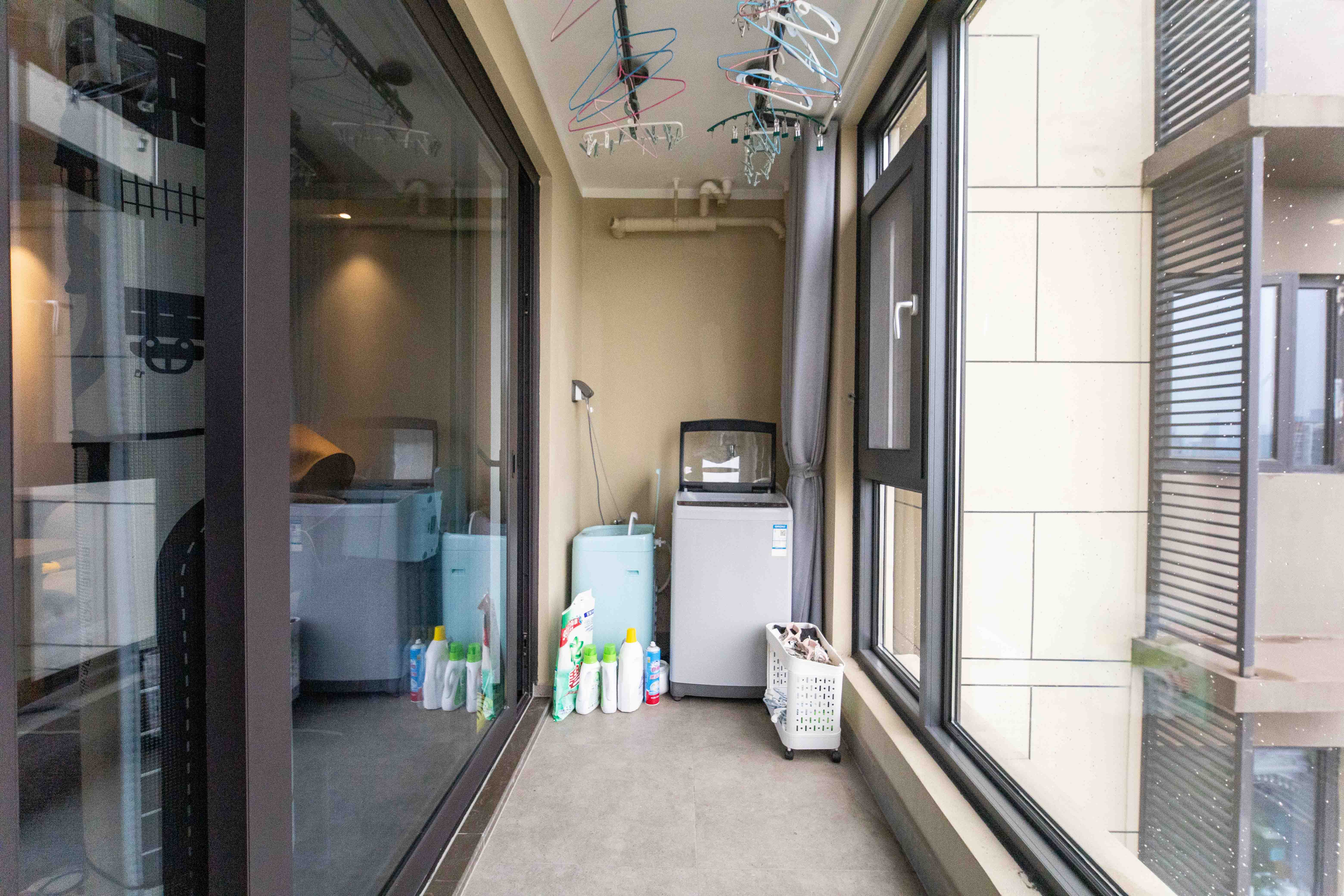 万科金域蓝湾 4室2厅2卫 195.0万 万科金域蓝湾 4室2厅2卫 195.0万阳台