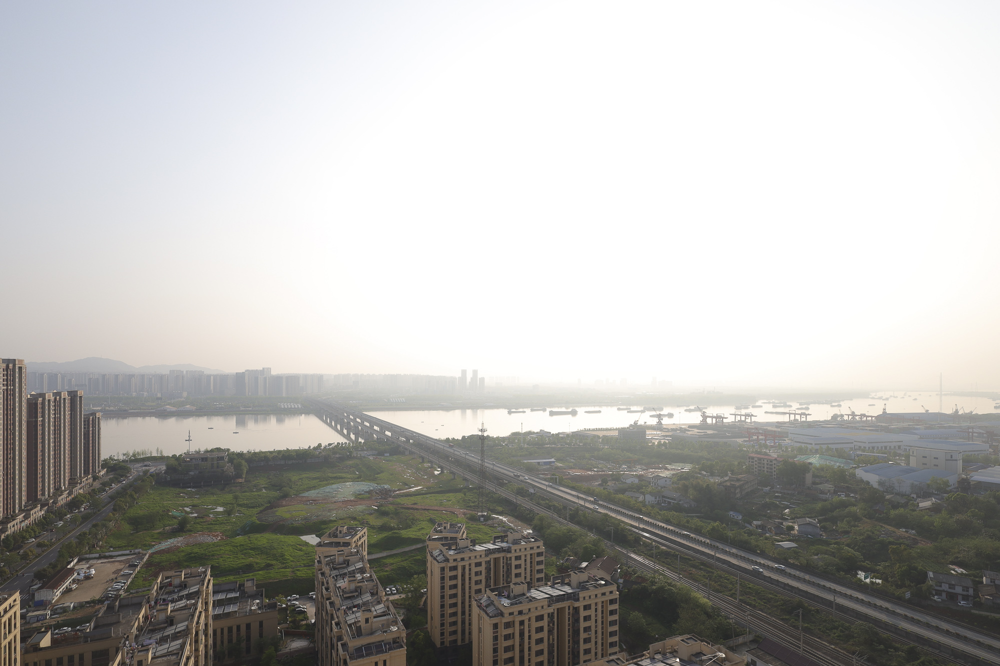 绿地海外滩二期  3室2厅2卫   75.00万其他