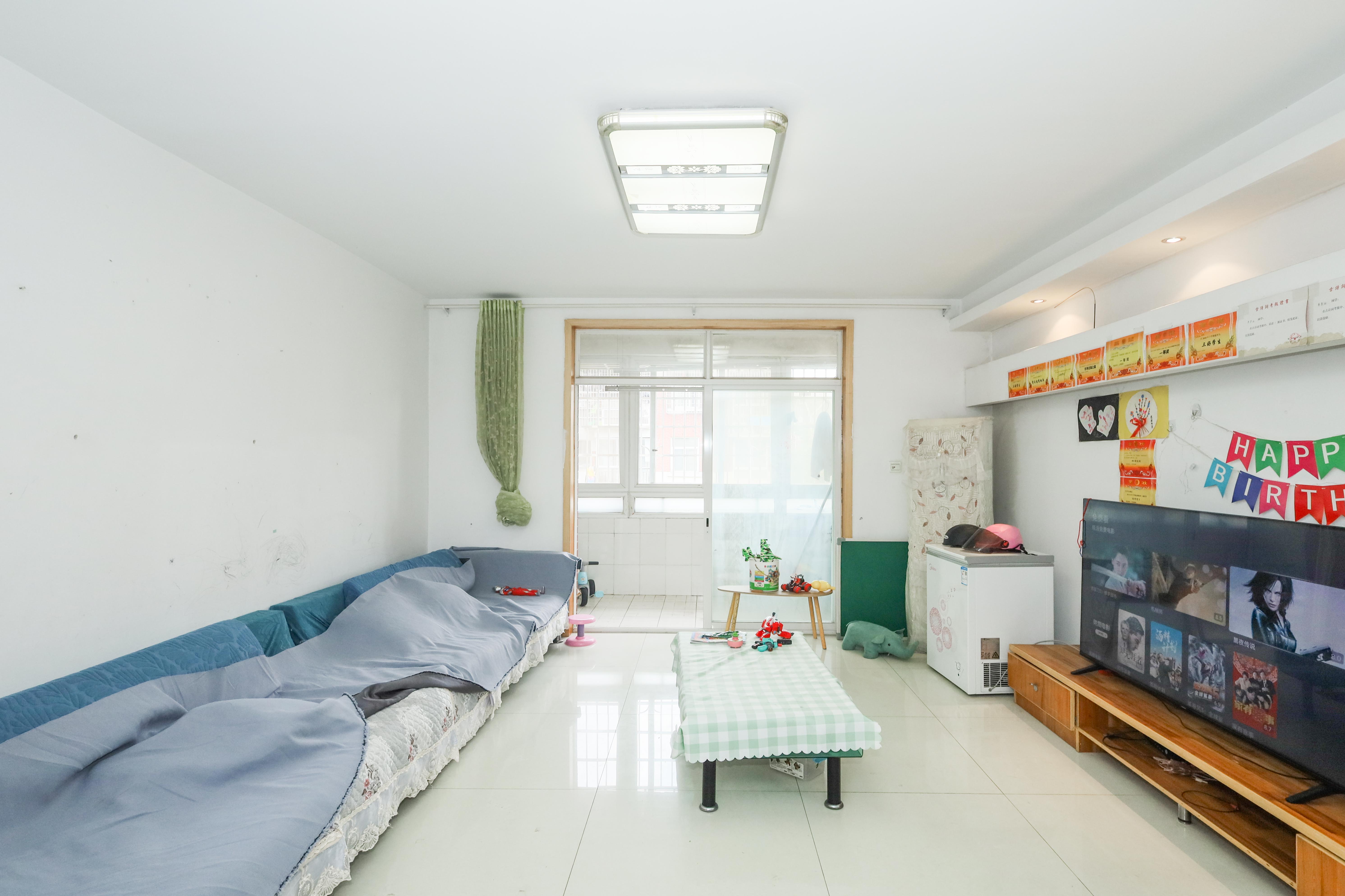 山水英伦 3室2厅2卫 72.0万 山水英伦 3室2厅2卫 72.0万客厅