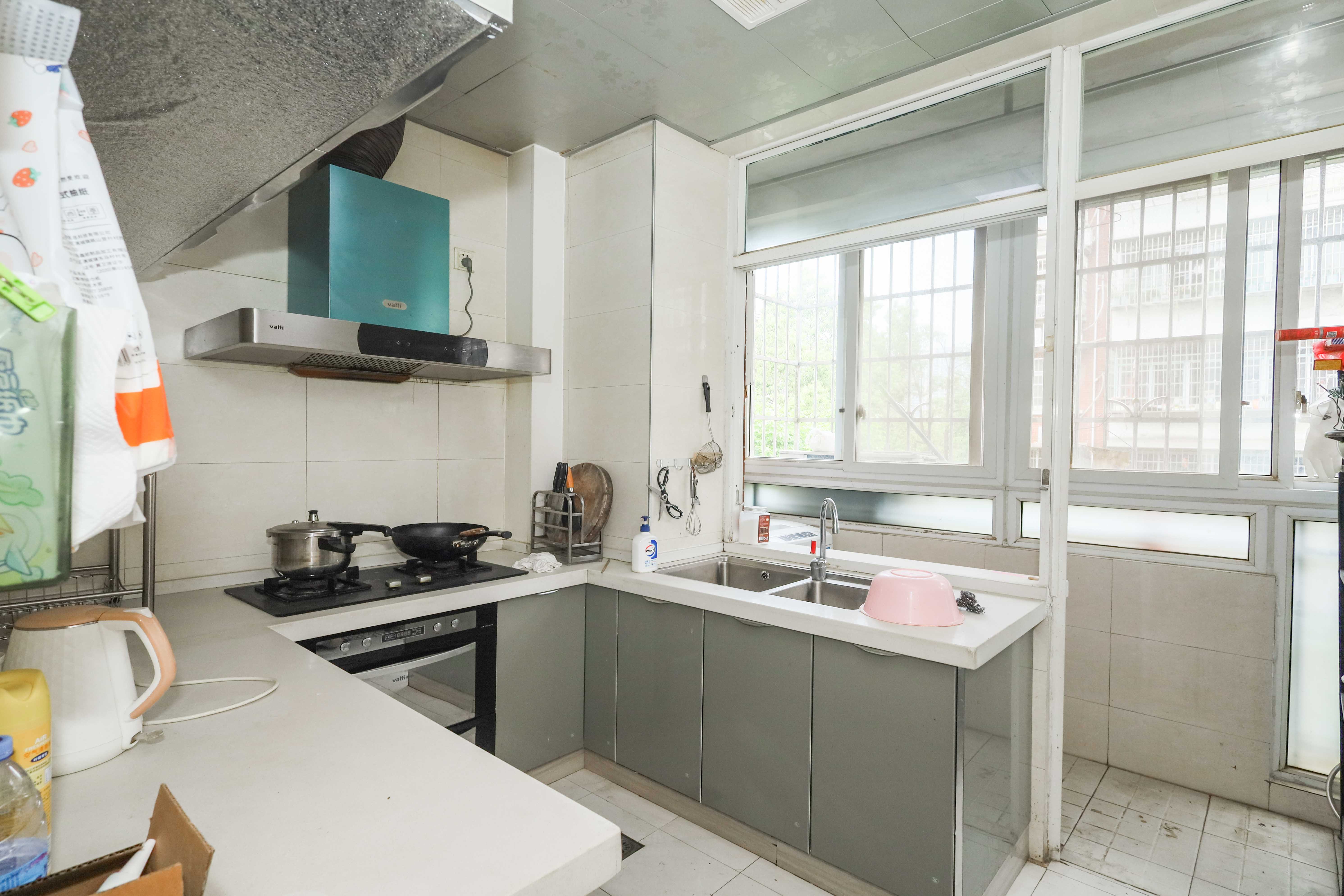 山水英伦 3室2厅2卫 72.0万 山水英伦 3室2厅2卫 72.0万厨房