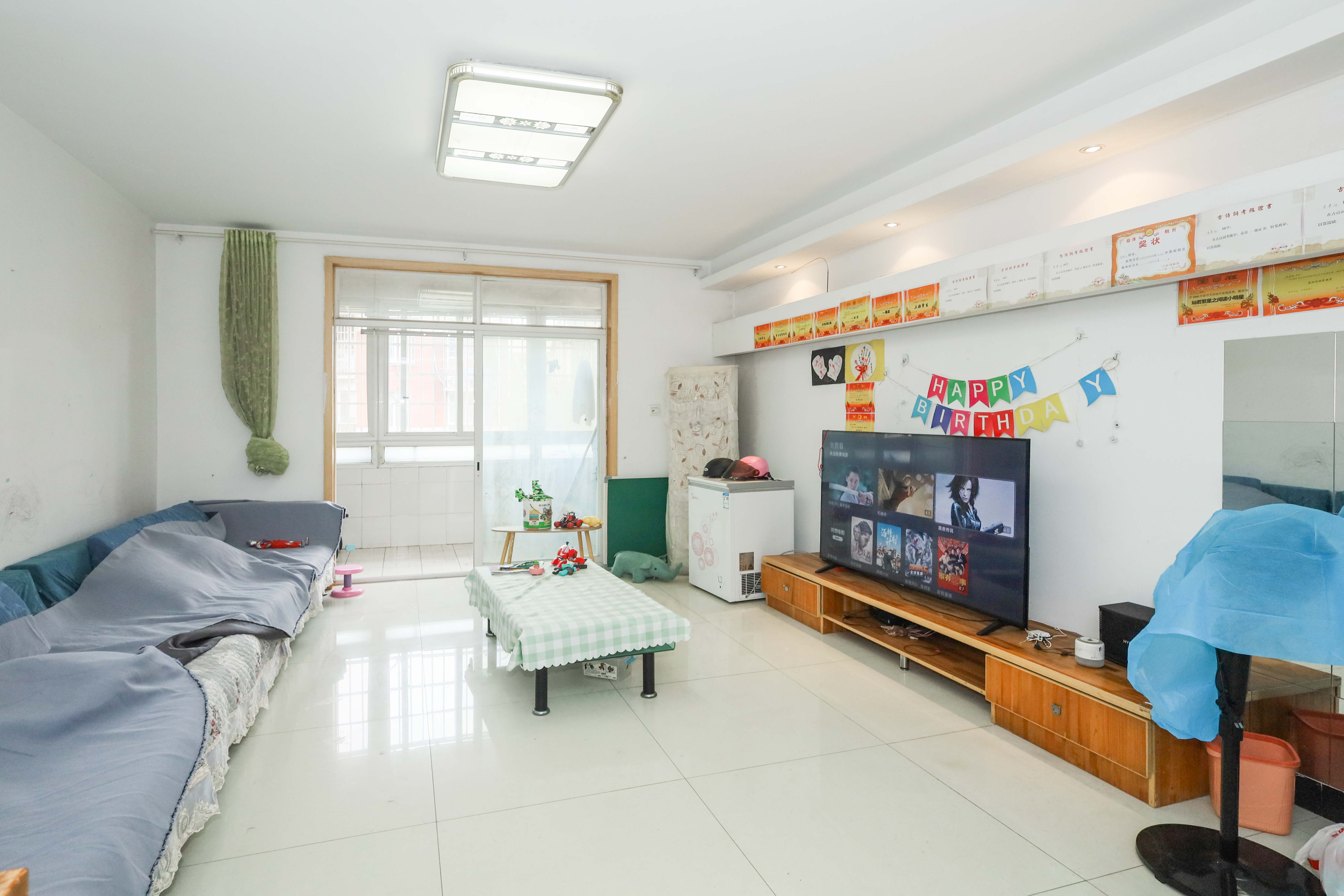 山水英伦 3室2厅2卫 72.0万 山水英伦 3室2厅2卫 72.0万客厅