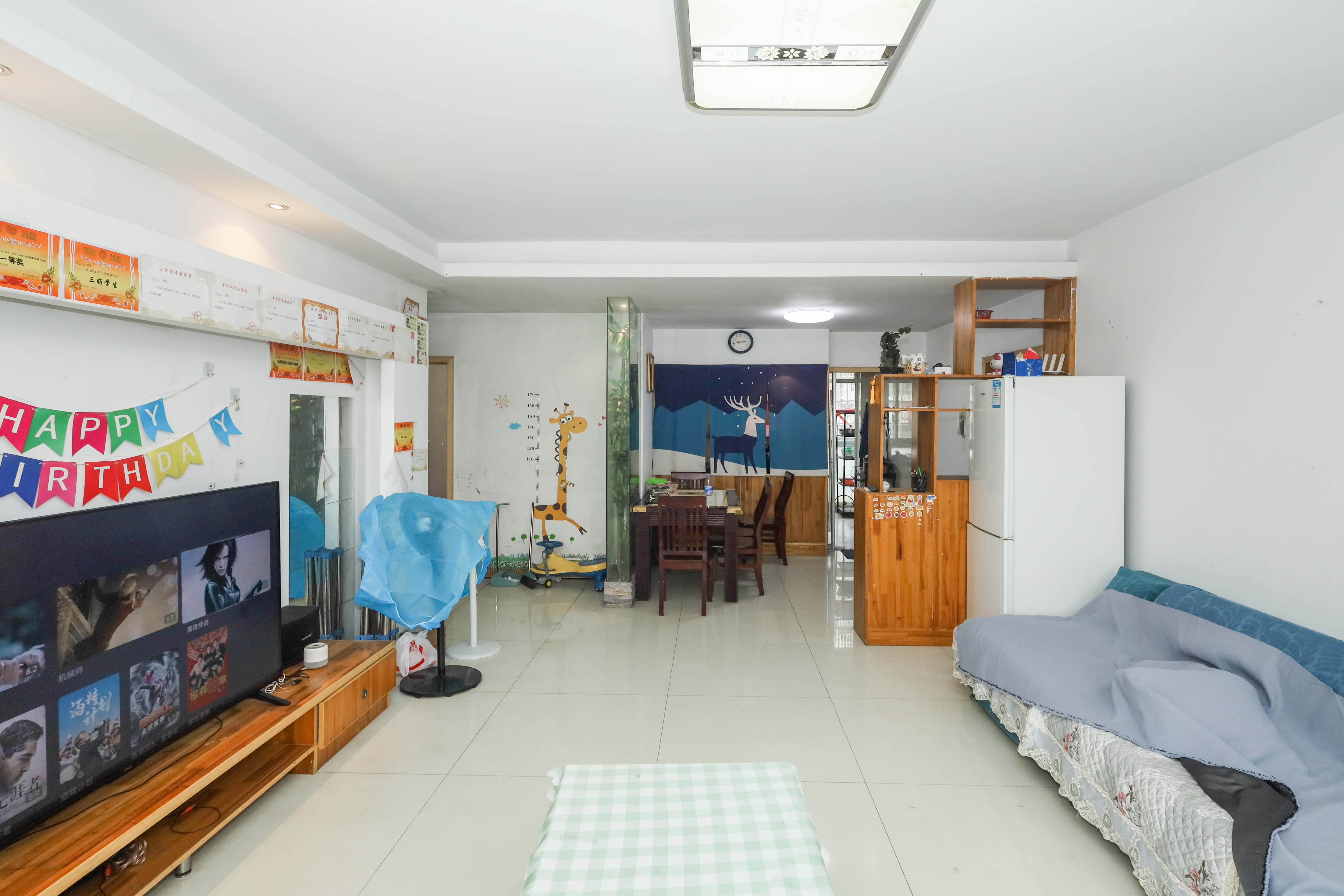 山水英伦 3室2厅2卫 72.0万 山水英伦 3室2厅2卫 72.0万客厅