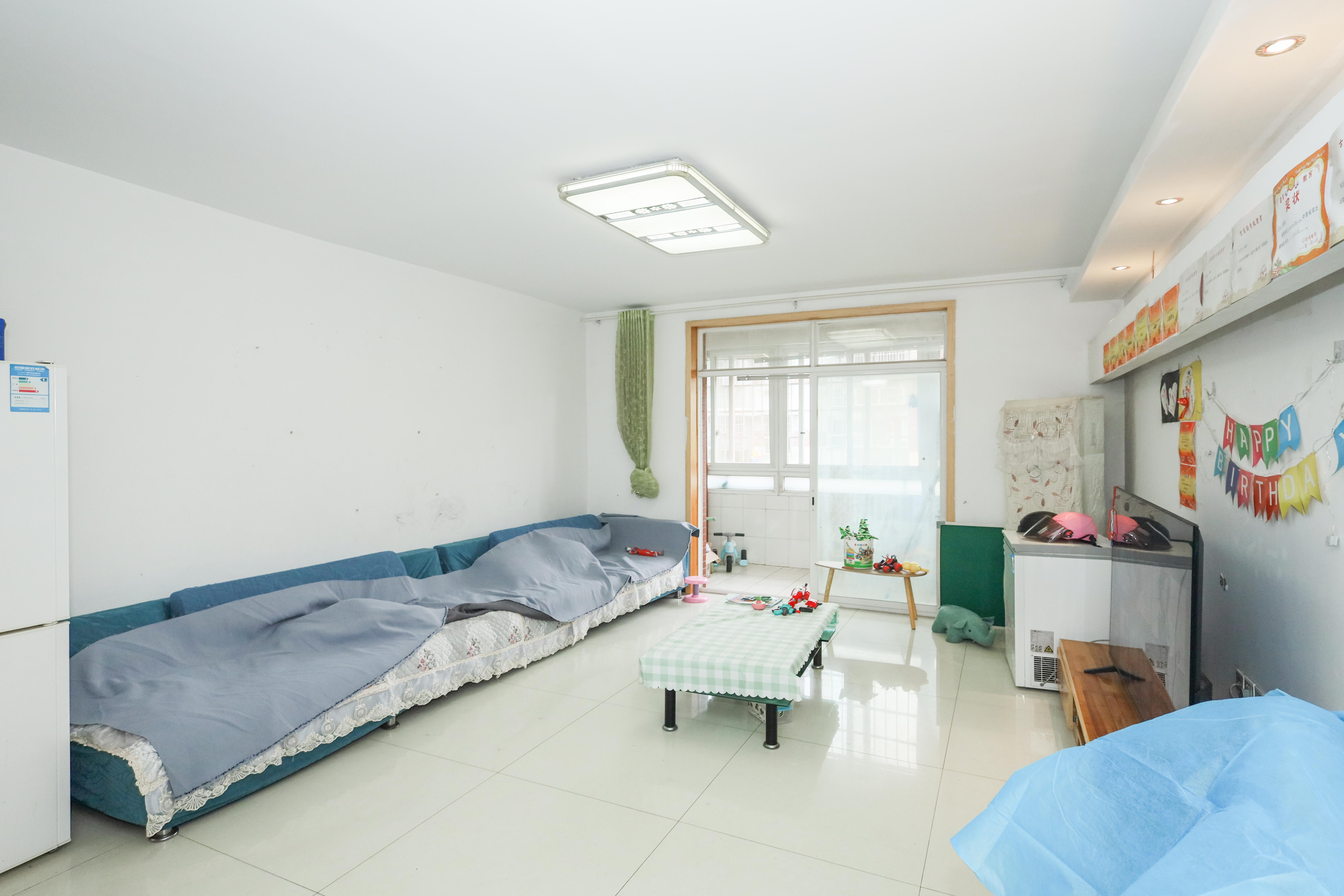 山水英伦 3室2厅2卫 72.0万 山水英伦 3室2厅2卫 72.0万客厅