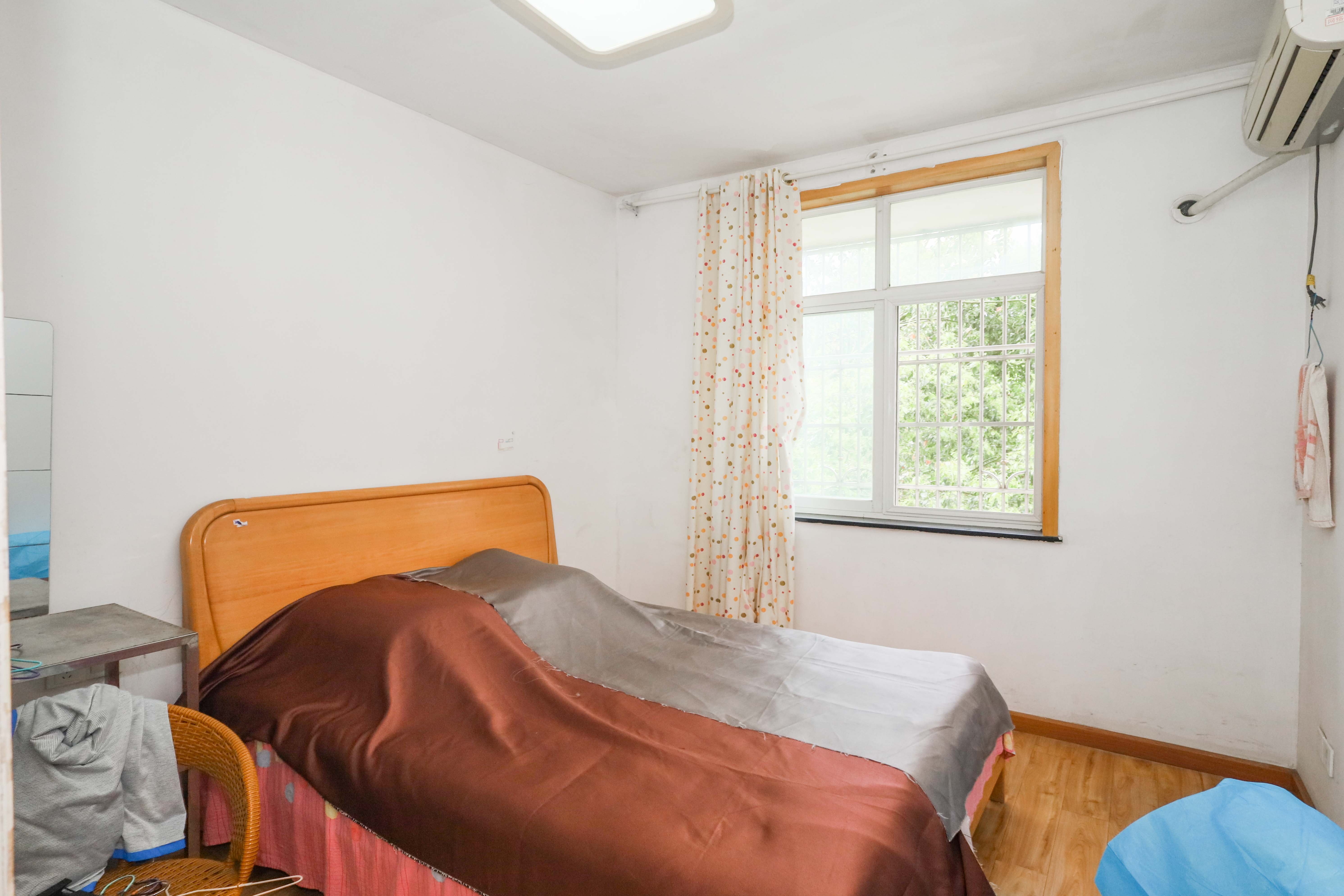 山水英伦 3室2厅2卫 72.0万 山水英伦 3室2厅2卫 72.0万卧室