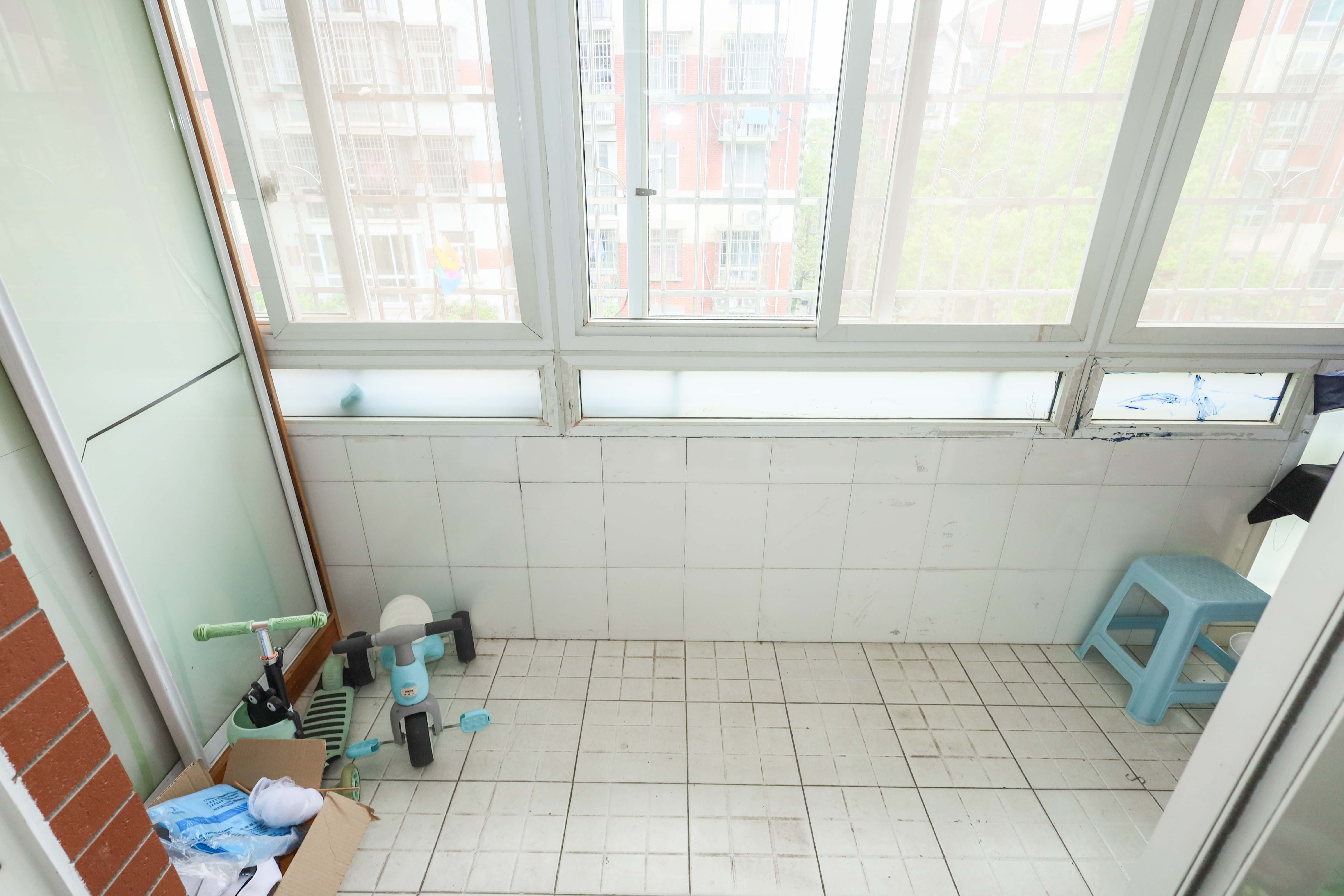 山水英伦  3室2厅2卫    72.0万阳台