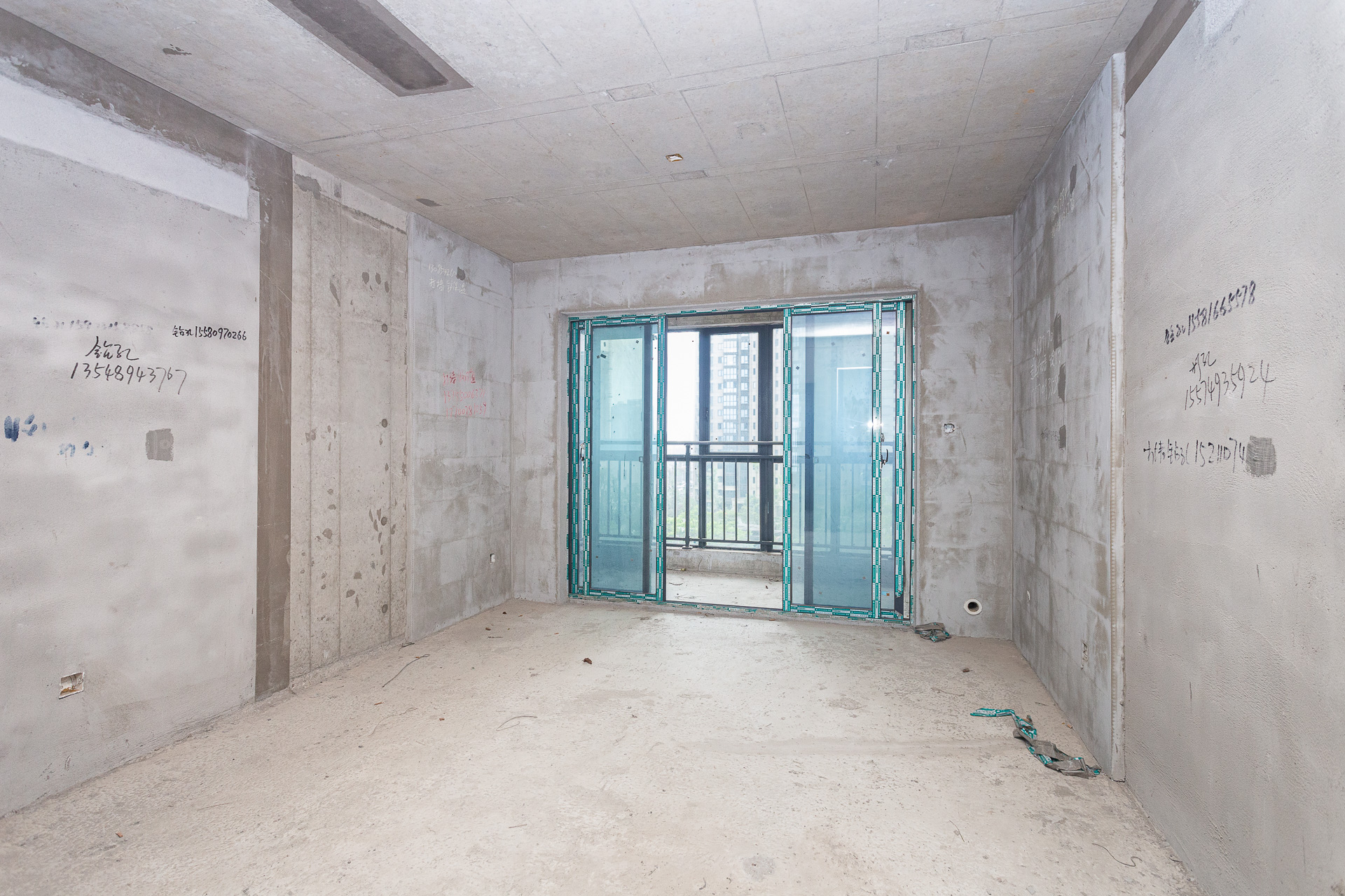 润和滨江广场(润和中央广场) 4室2厅2卫 95.8万 润和滨江广场(润和中央广场) 4室2厅2卫 95.8万客厅