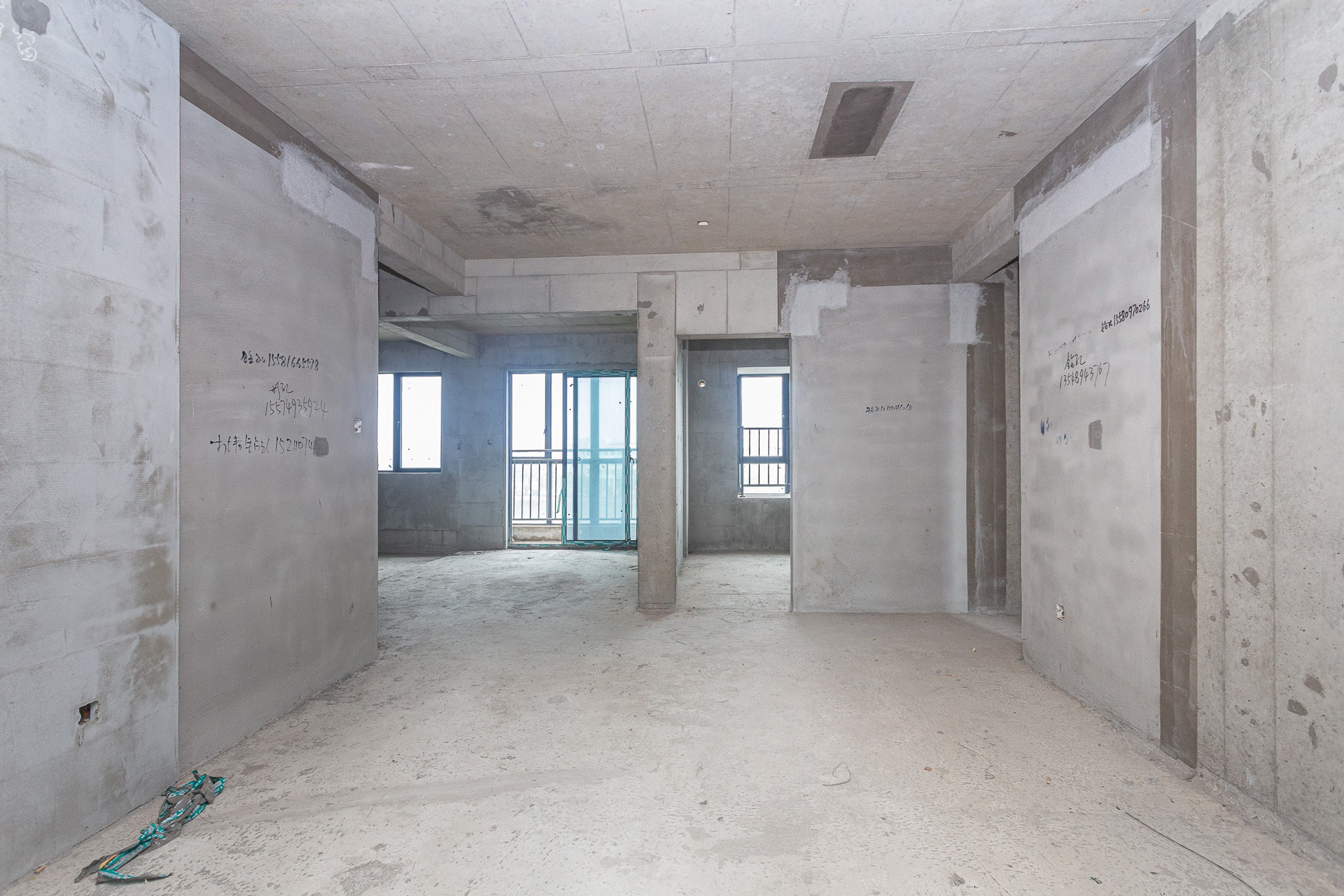 润和滨江广场(润和中央广场) 4室2厅2卫 95.8万 润和滨江广场(润和中央广场) 4室2厅2卫 95.8万客厅