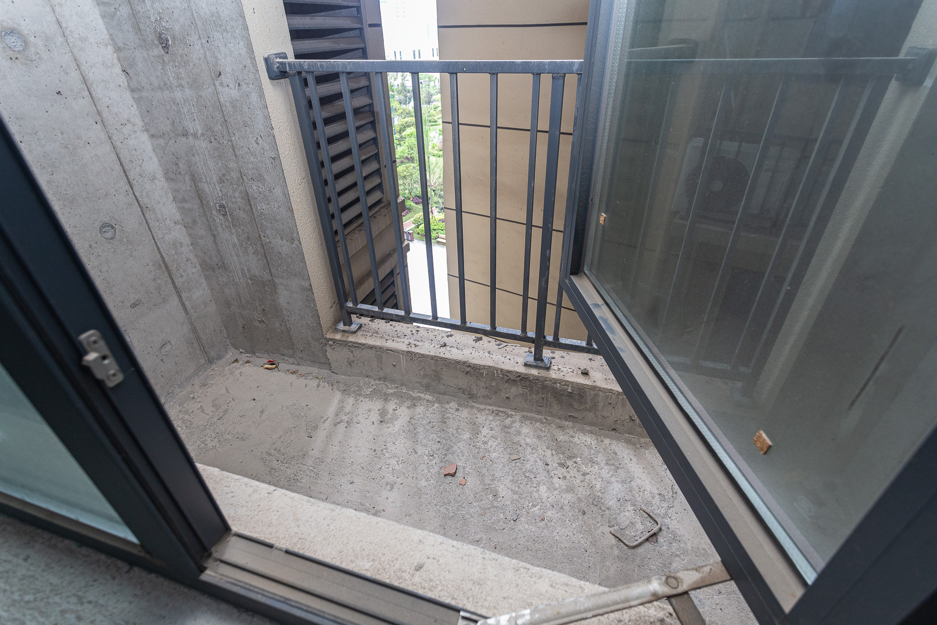 润和滨江广场(润和中央广场) 4室2厅2卫 95.8万 润和滨江广场(润和中央广场) 4室2厅2卫 95.8万阳台