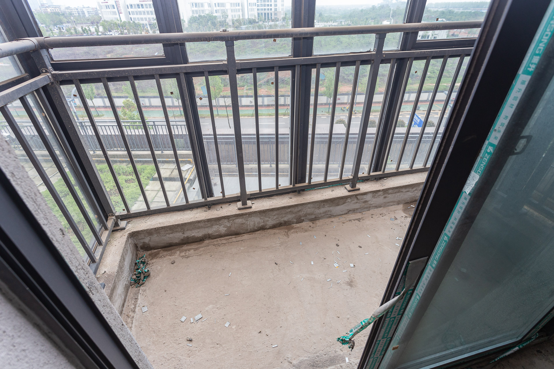 润和滨江广场(润和中央广场) 4室2厅2卫 95.8万 润和滨江广场(润和中央广场) 4室2厅2卫 95.8万阳台