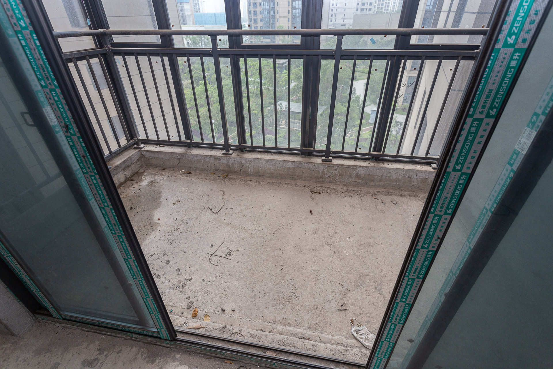 润和滨江广场(润和中央广场) 4室2厅2卫 95.8万 润和滨江广场(润和中央广场) 4室2厅2卫 95.8万阳台