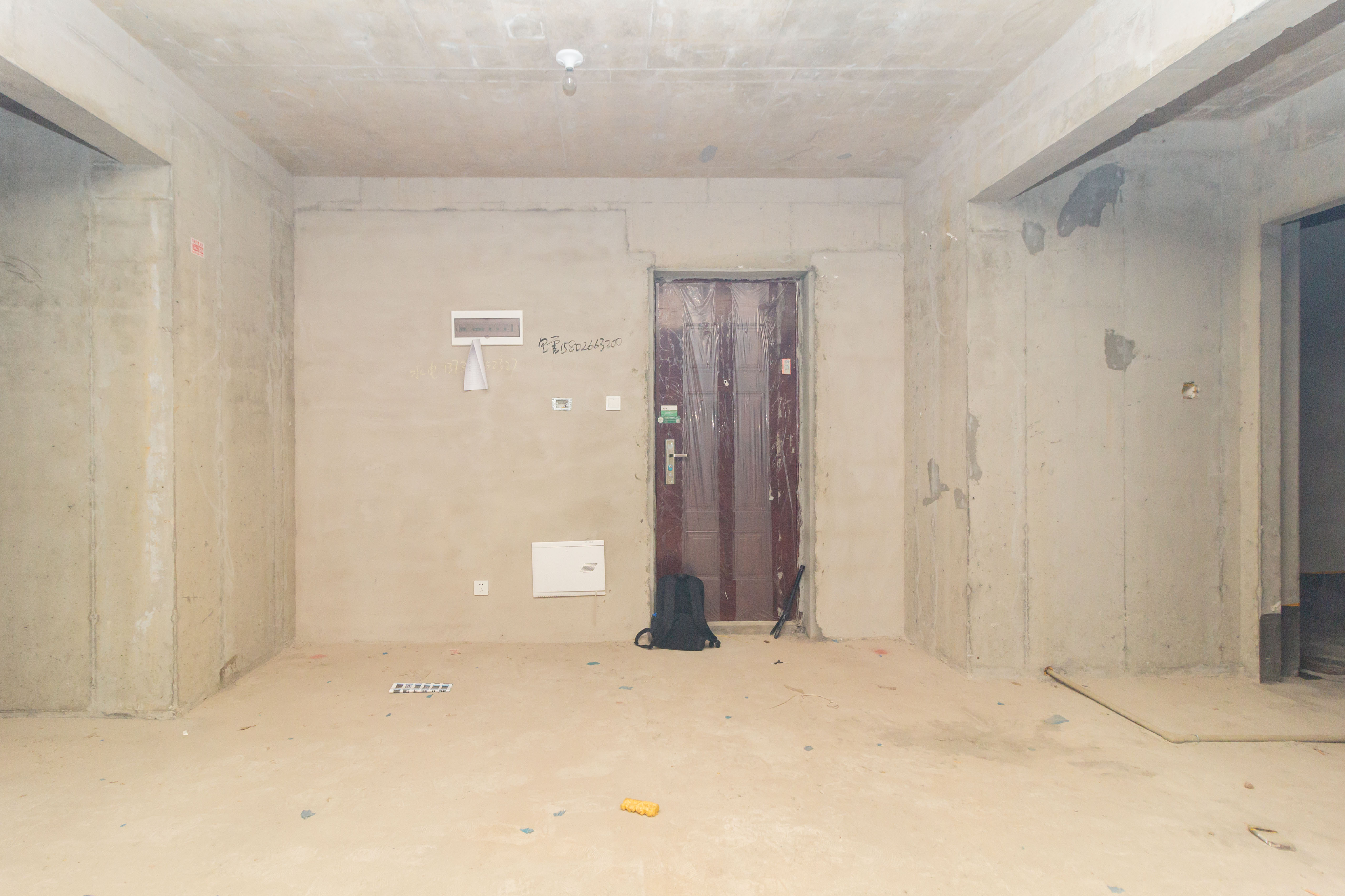 映悦星府  3室2厅1卫    67.98万 映悦星府  3室2厅1卫    67.98万客厅