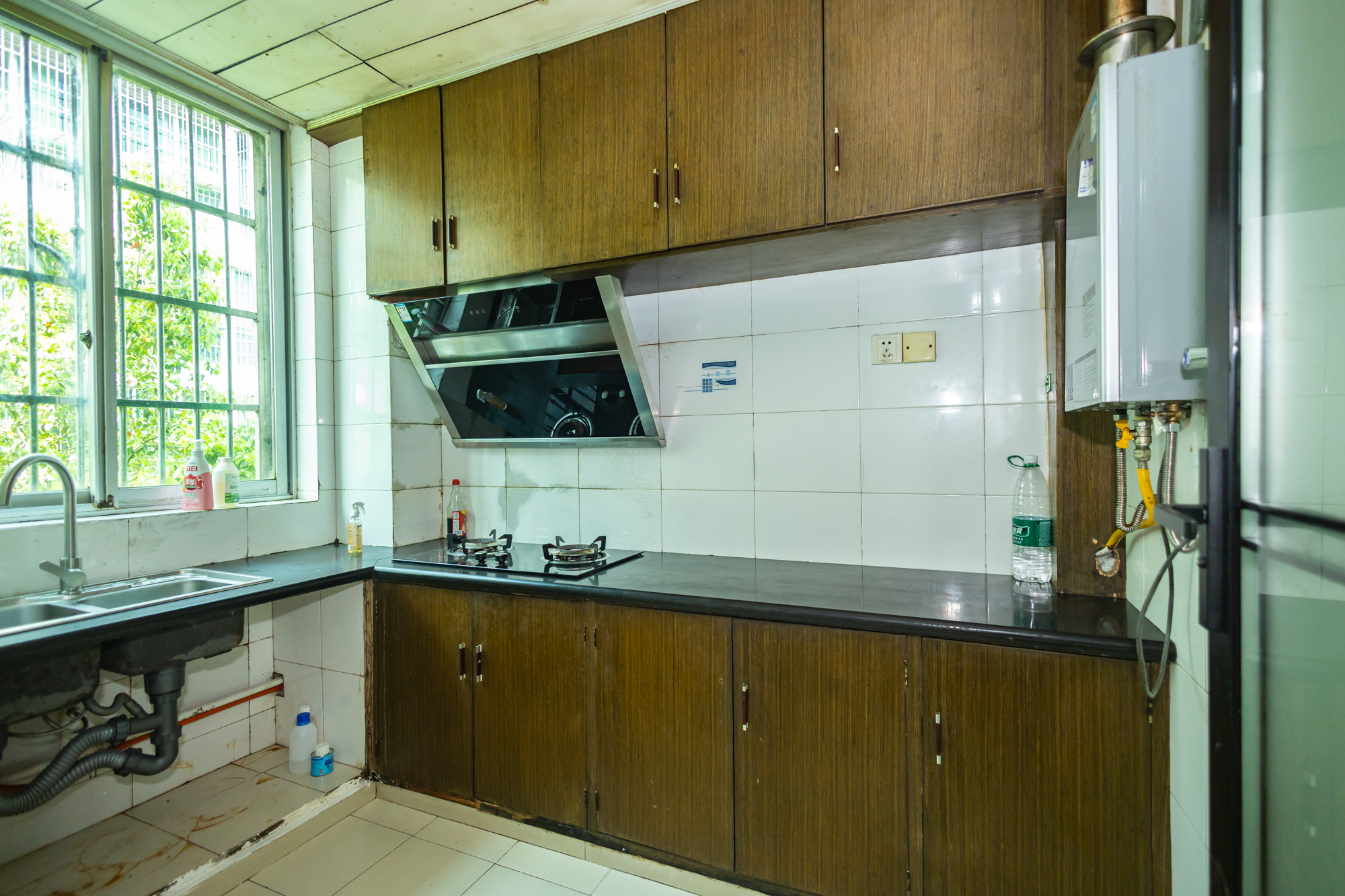 中南汽车世界  2室2厅1卫    39.8万 中南汽车世界  2室2厅1卫    39.8万厨房