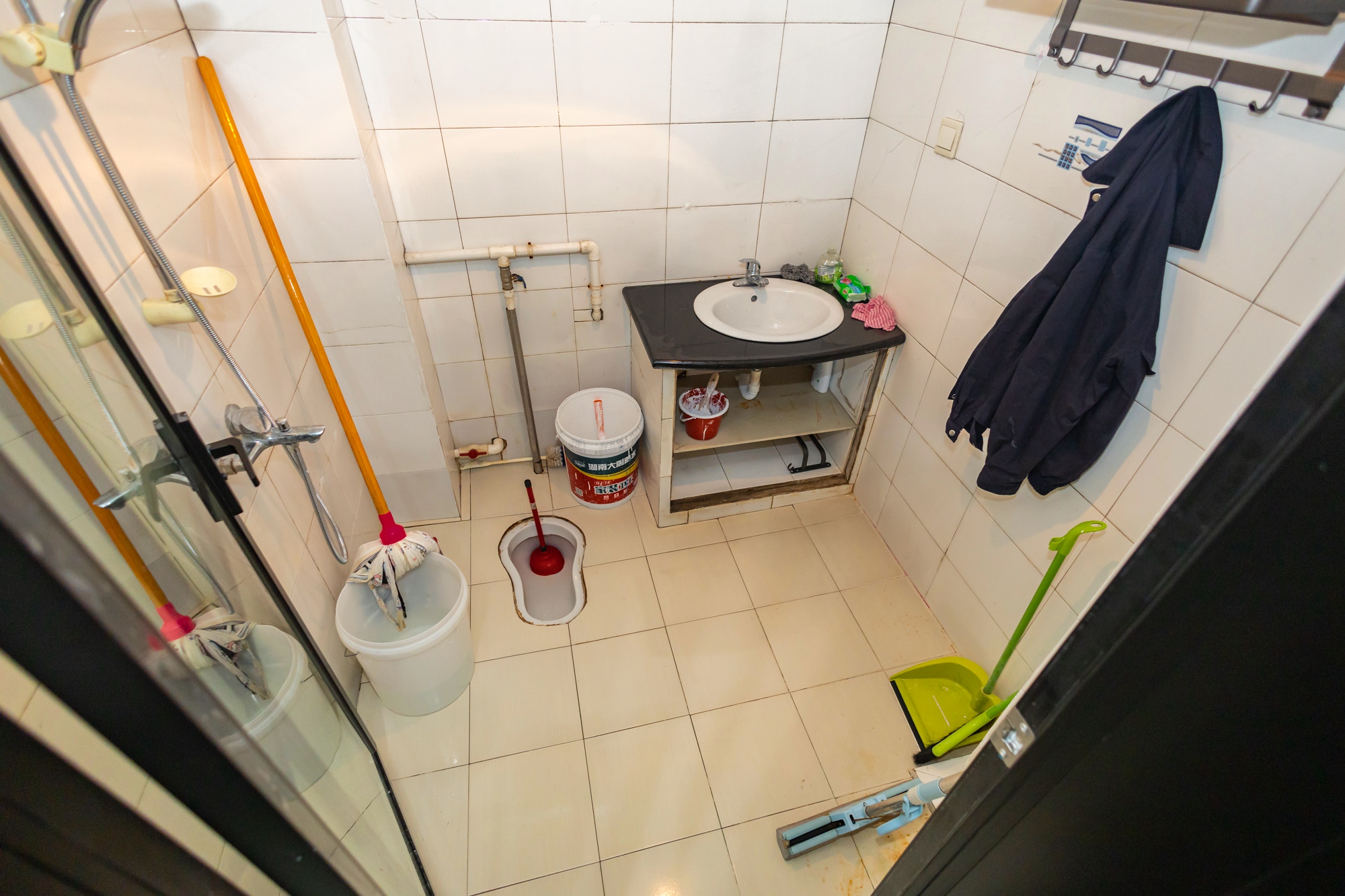 中南汽车世界  2室2厅1卫    39.8万 中南汽车世界  2室2厅1卫    39.8万卫生间