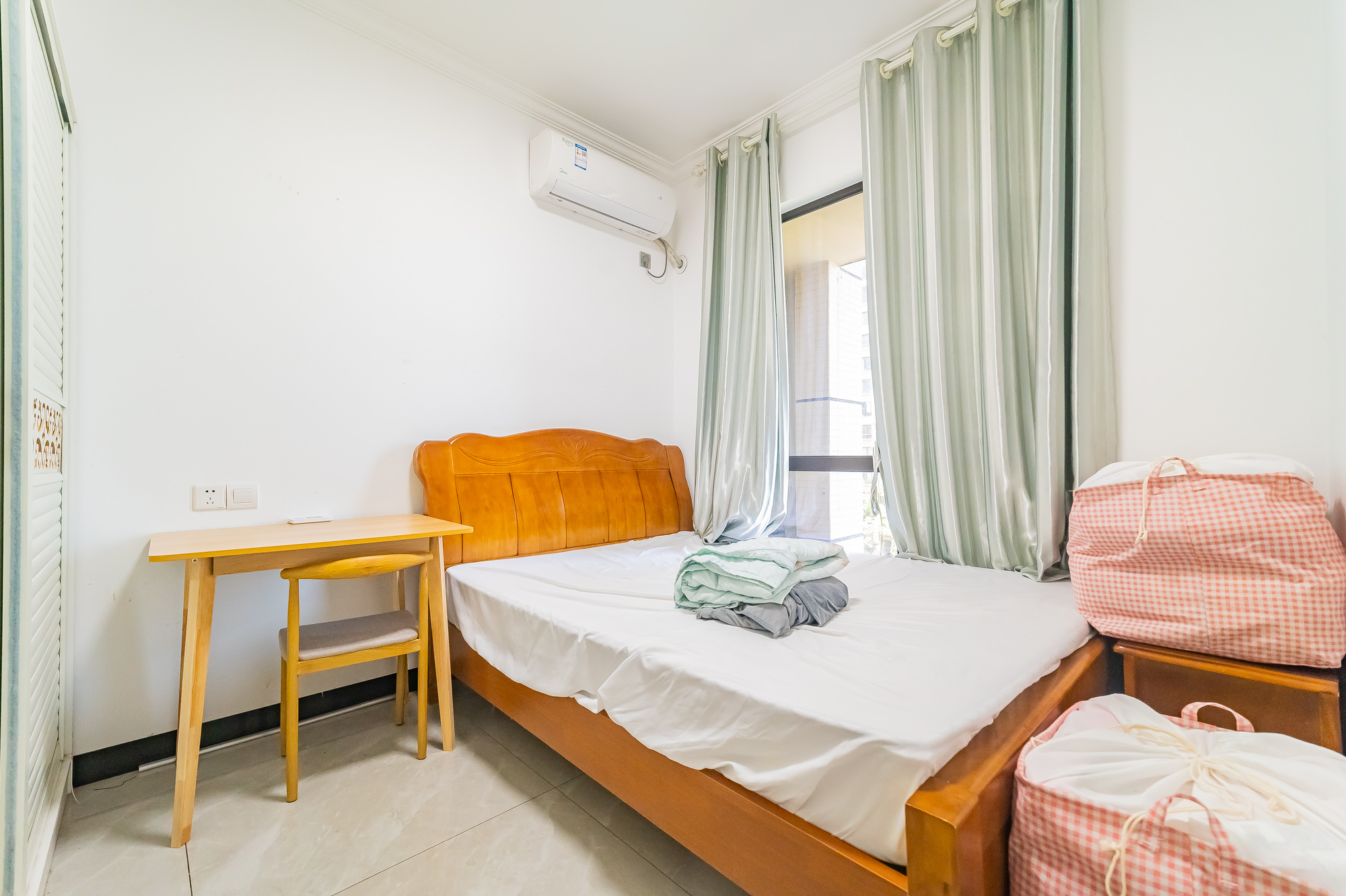 国泰九龙湾 3室2厅2卫 99.8万 国泰九龙湾 3室2厅2卫 99.8万卧室