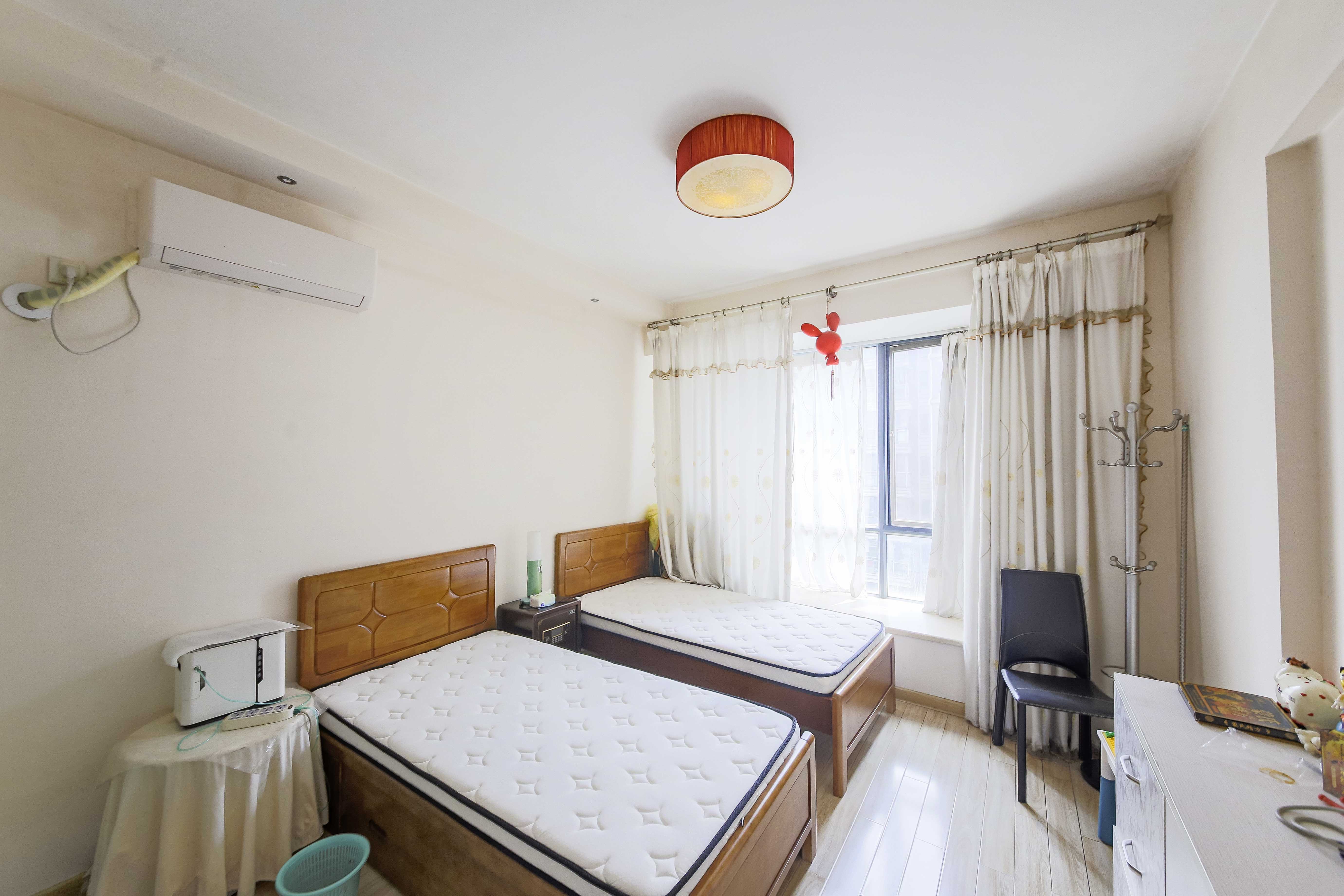 奥林匹克花园 3室2厅2卫 98.0万 奥林匹克花园 3室2厅2卫 98.0万卧室