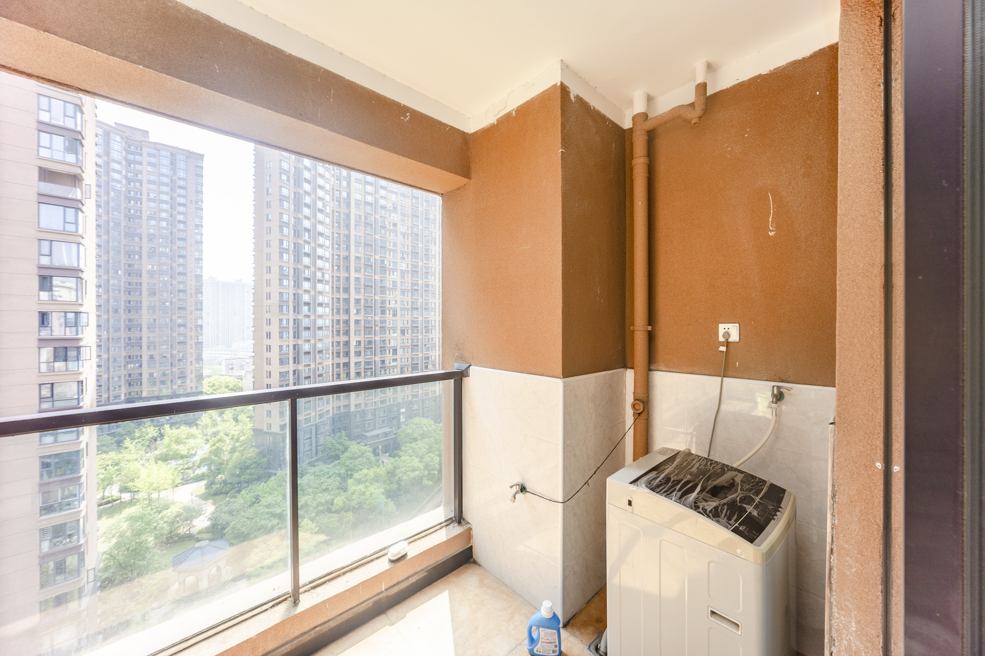 荣悦台  3室2厅2卫    153.0万客厅