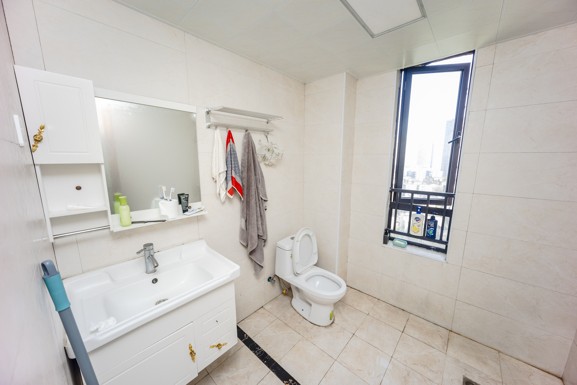 荣悦台 3室2厅2卫 153.0万 荣悦台 3室2厅2卫 153.0万卫生间