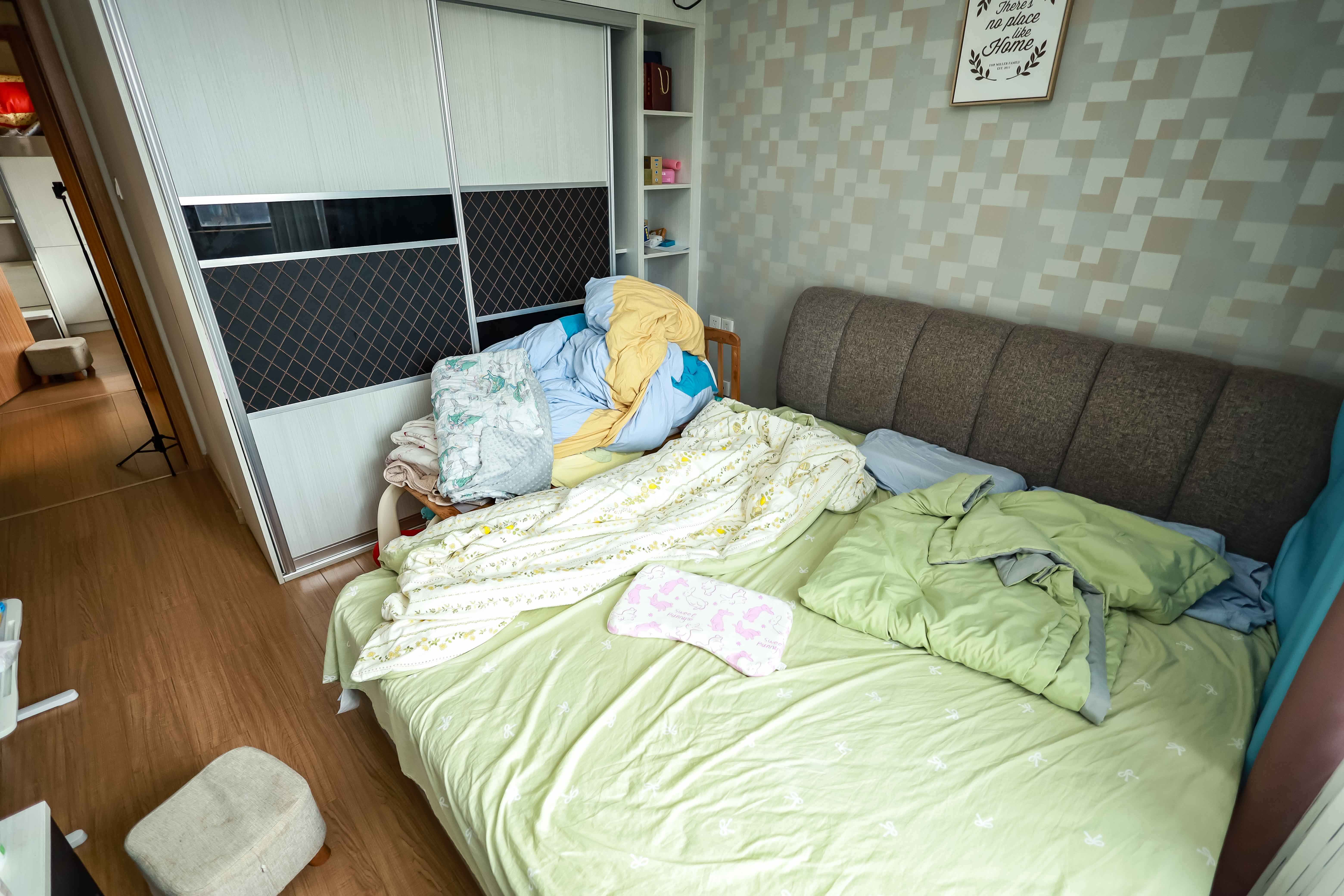 麓谷小镇  3室2厅1卫   82.00万卧室