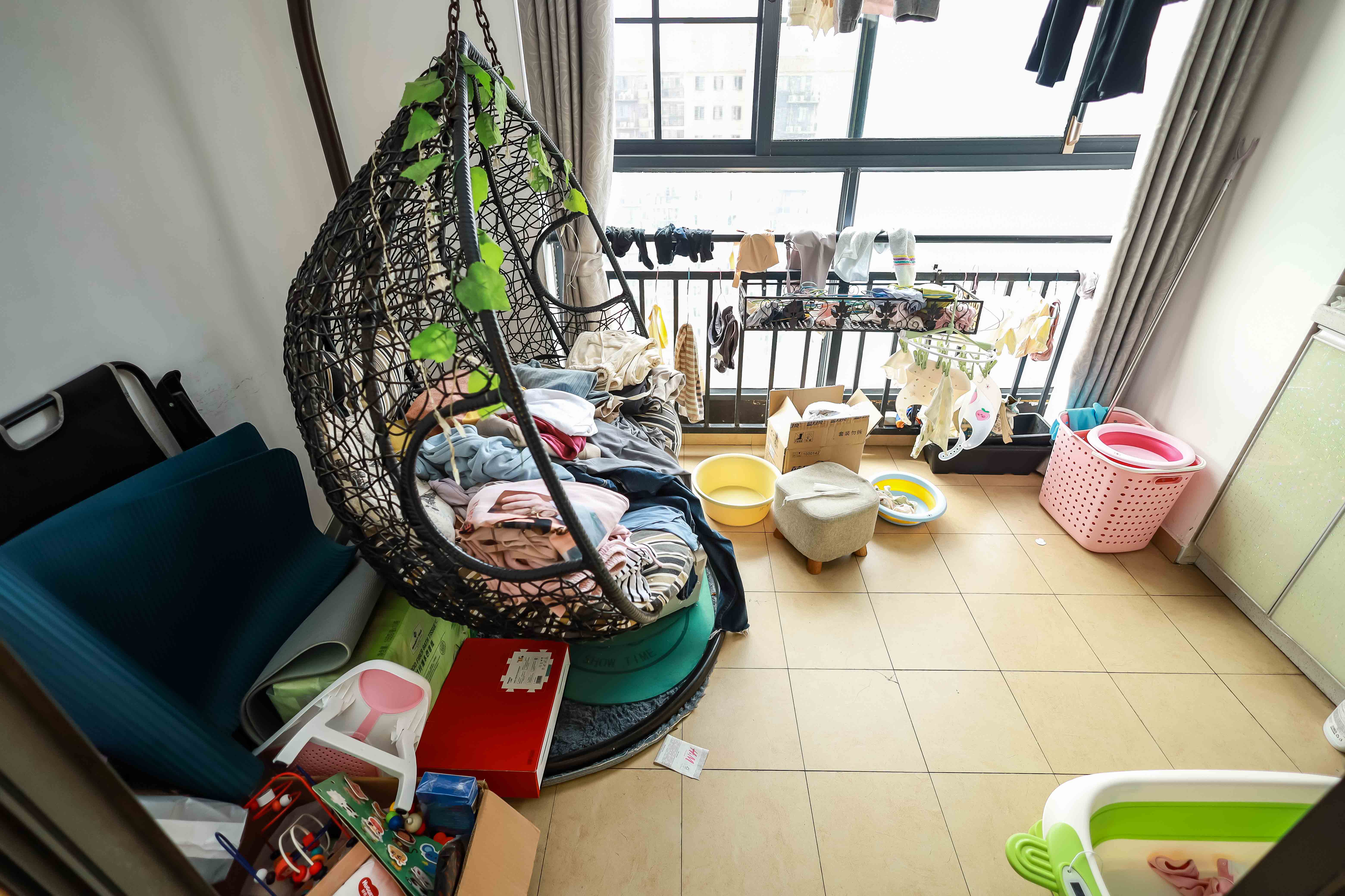 麓谷小镇  3室2厅1卫   82.00万阳台
