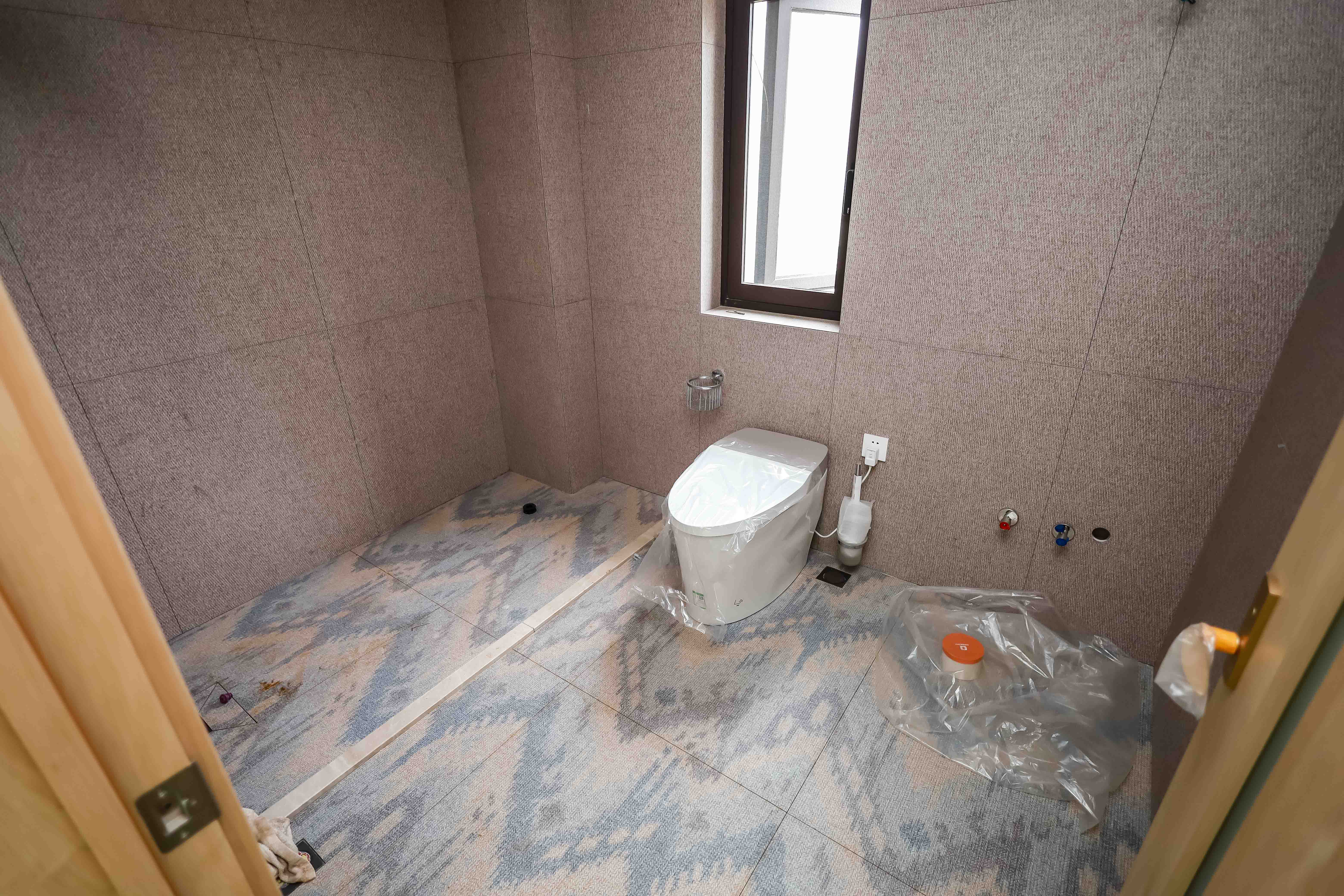 万象府台  3室2厅2卫   268.00万卫生间