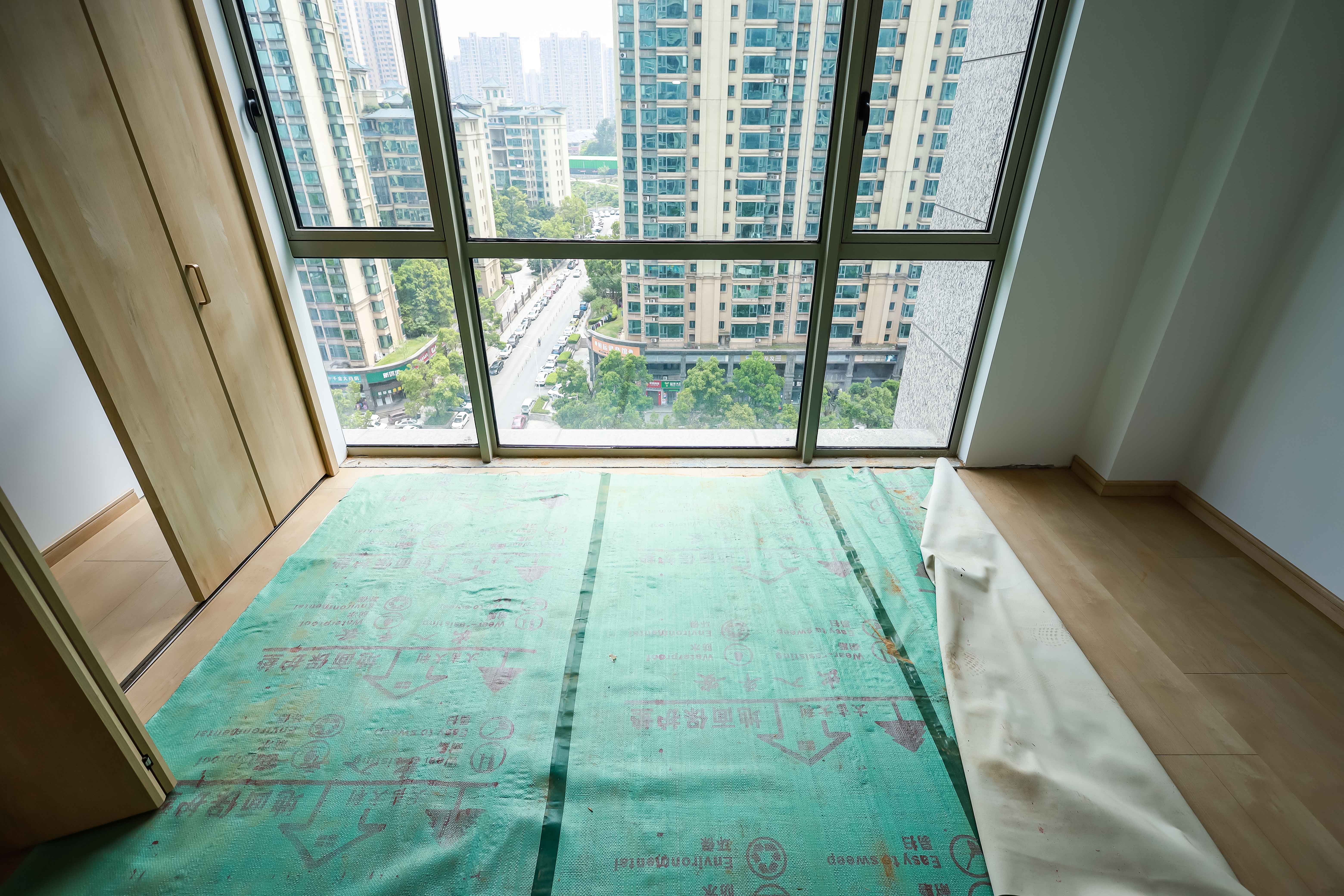 万象府台  3室2厅2卫   268.00万阳台