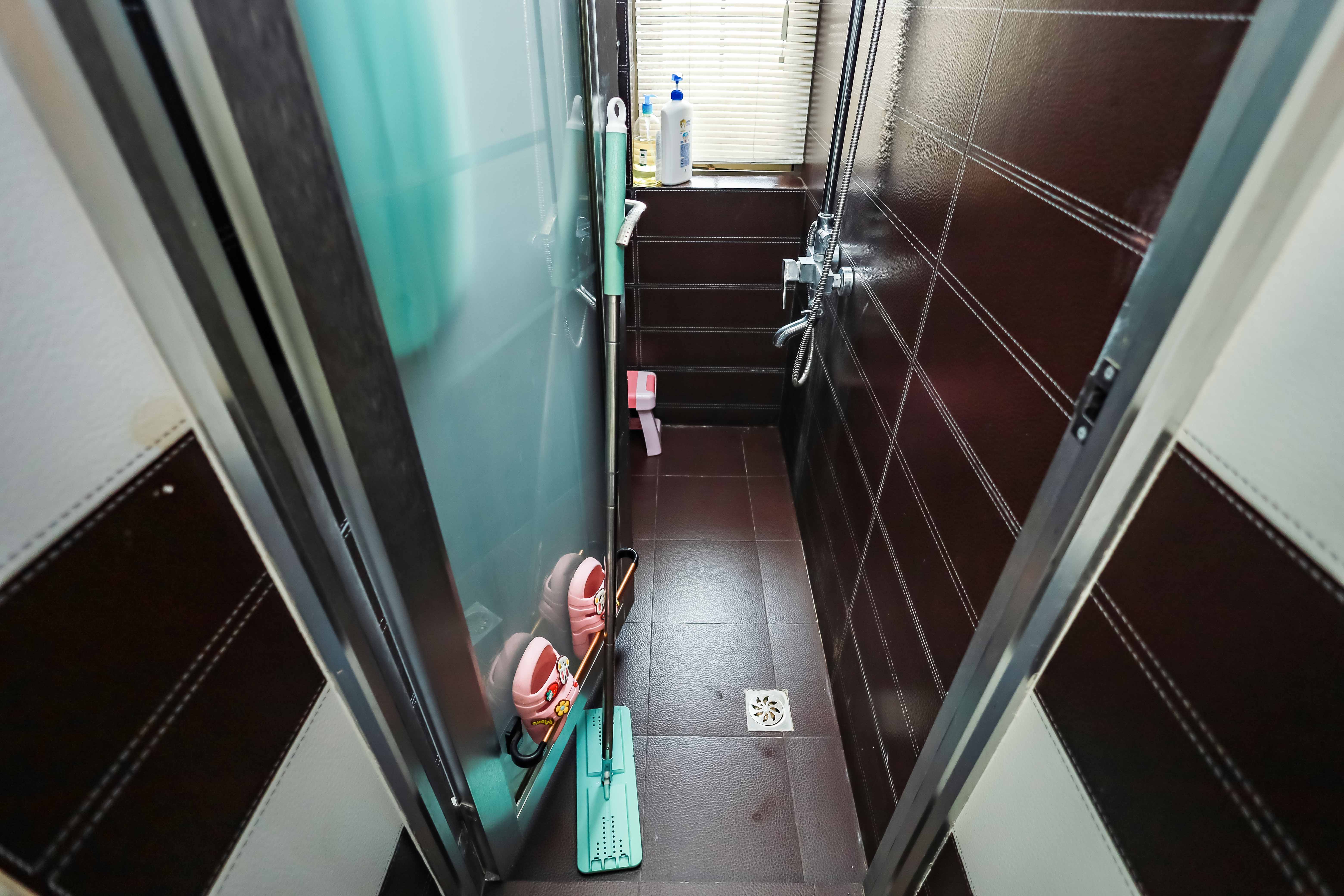 卓越蔚蓝海岸一期  2室2厅1卫   99.00万卫生间
