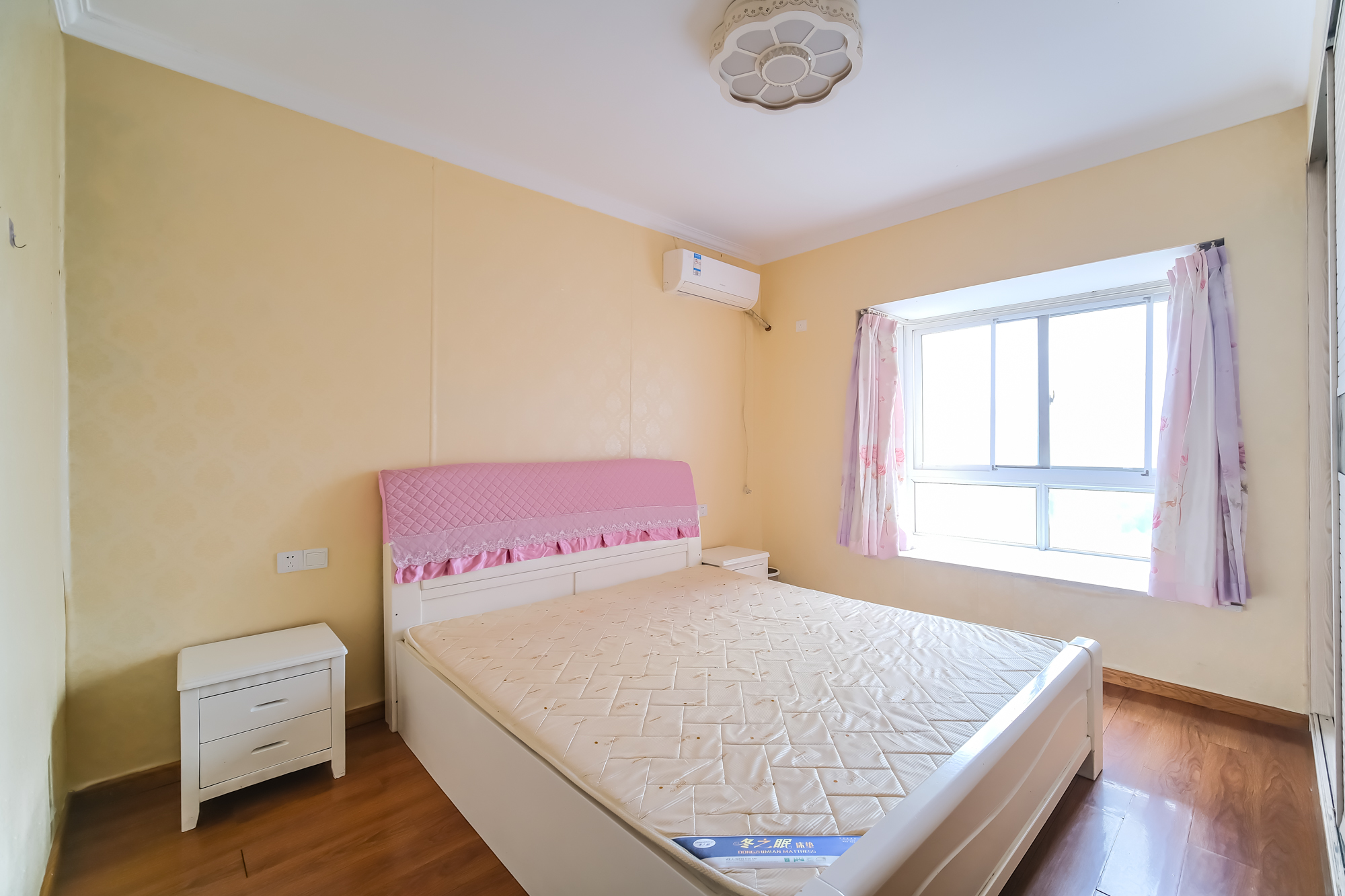 万丽景园 3室2厅1卫 65.0万 万丽景园 3室2厅1卫 65.0万卧室