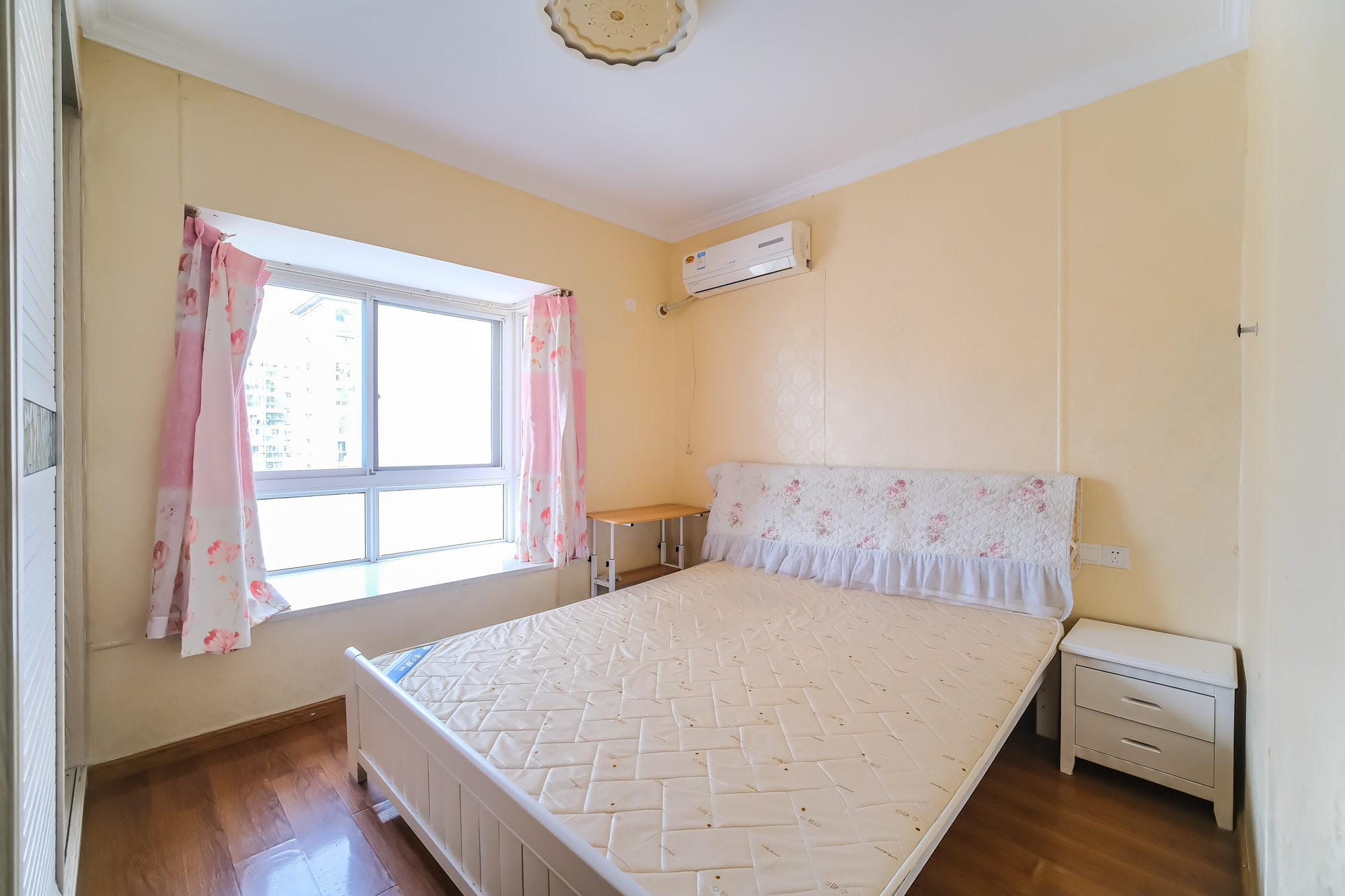 万丽景园 3室2厅1卫 65.0万 万丽景园 3室2厅1卫 65.0万卧室