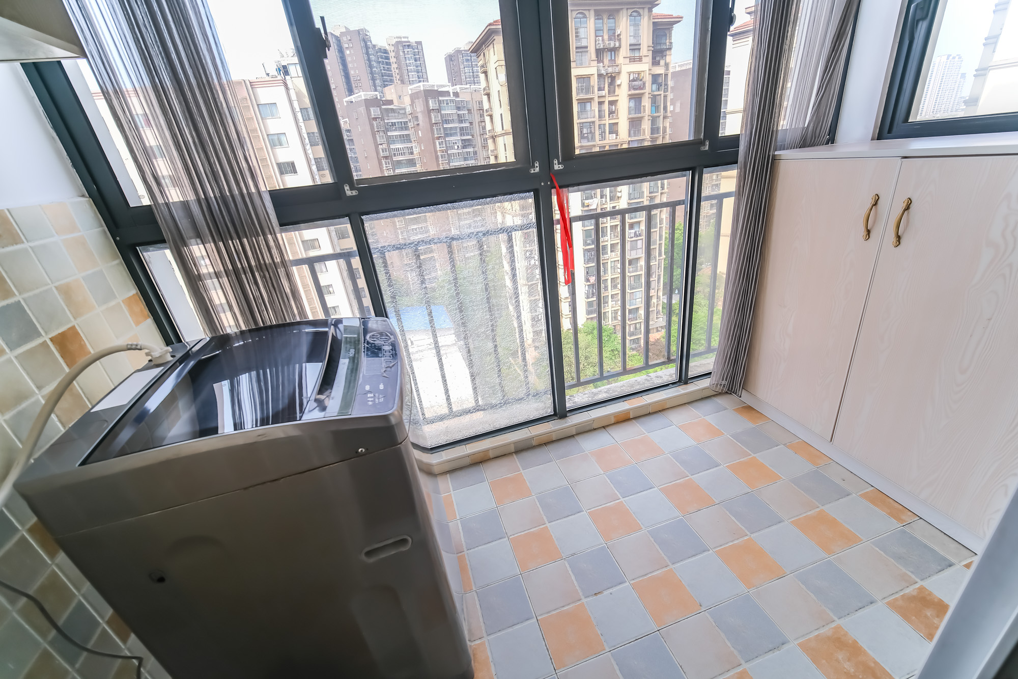 万丽景园 3室2厅1卫 65.0万 万丽景园 3室2厅1卫 65.0万阳台