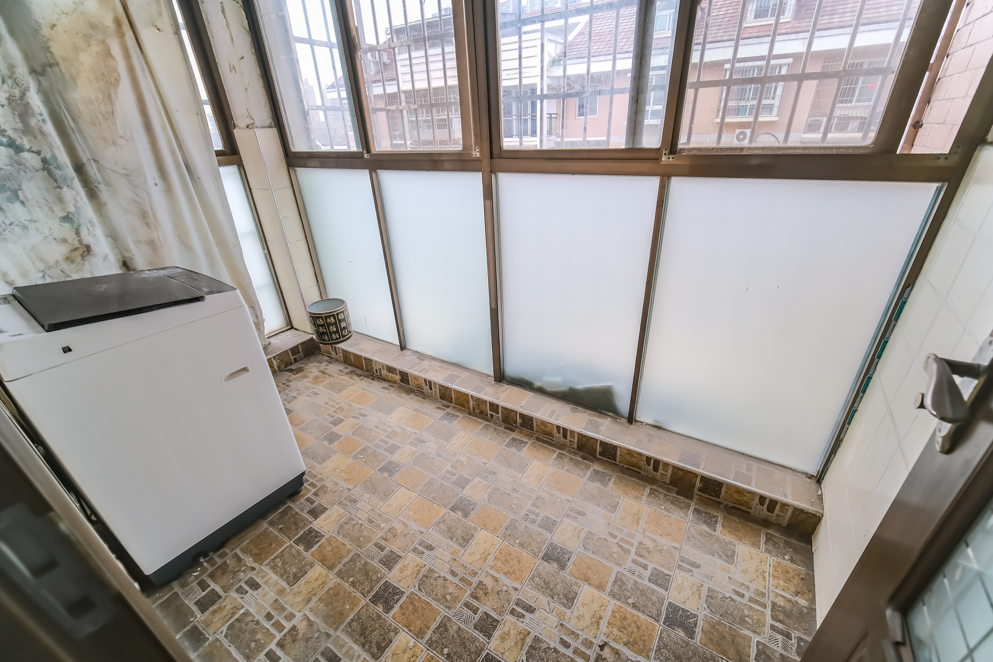 长丰星城 3室2厅2卫 58.0万 长丰星城 3室2厅2卫 58.0万阳台