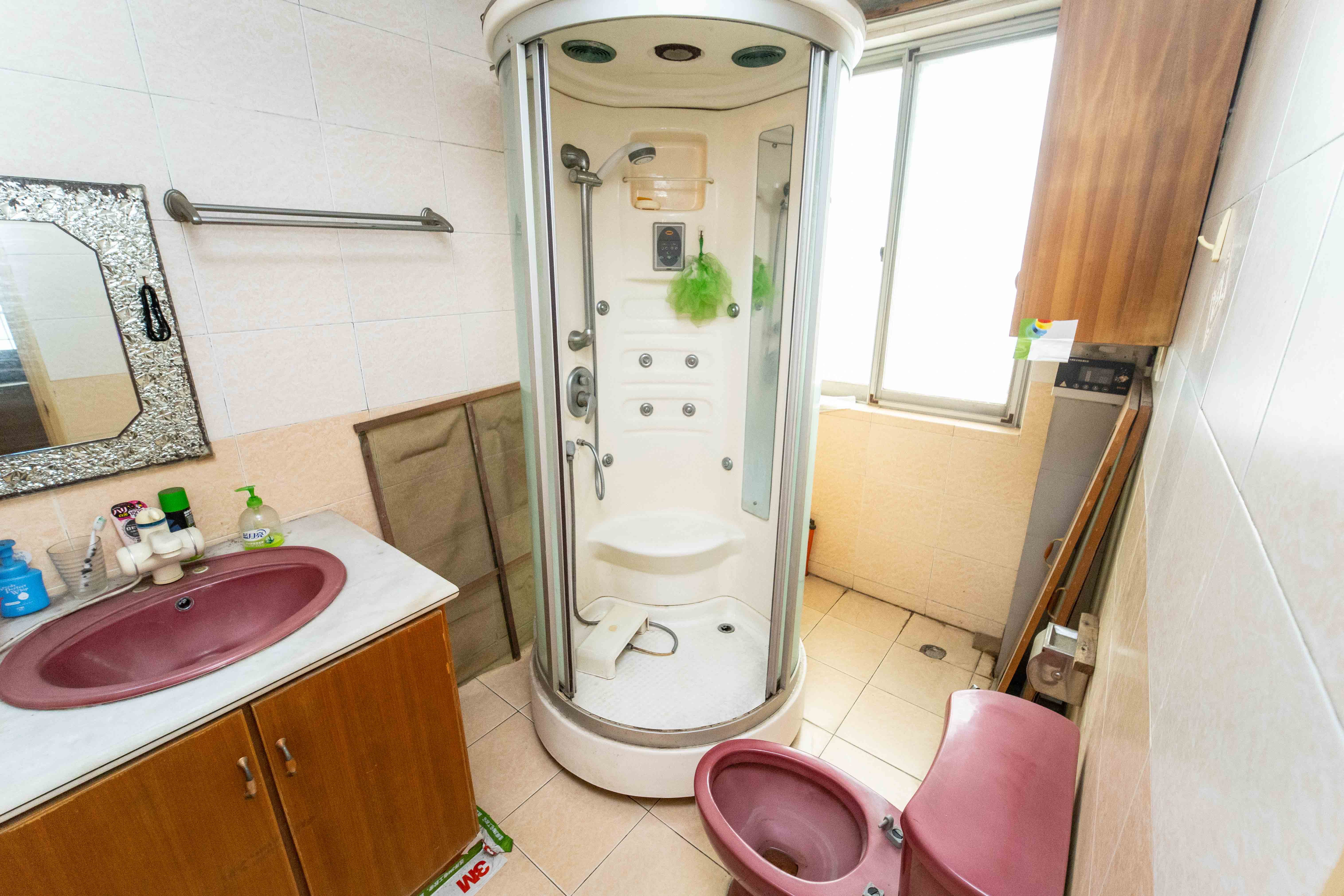 安泰新村  4室2厅2卫   66.80万卫生间