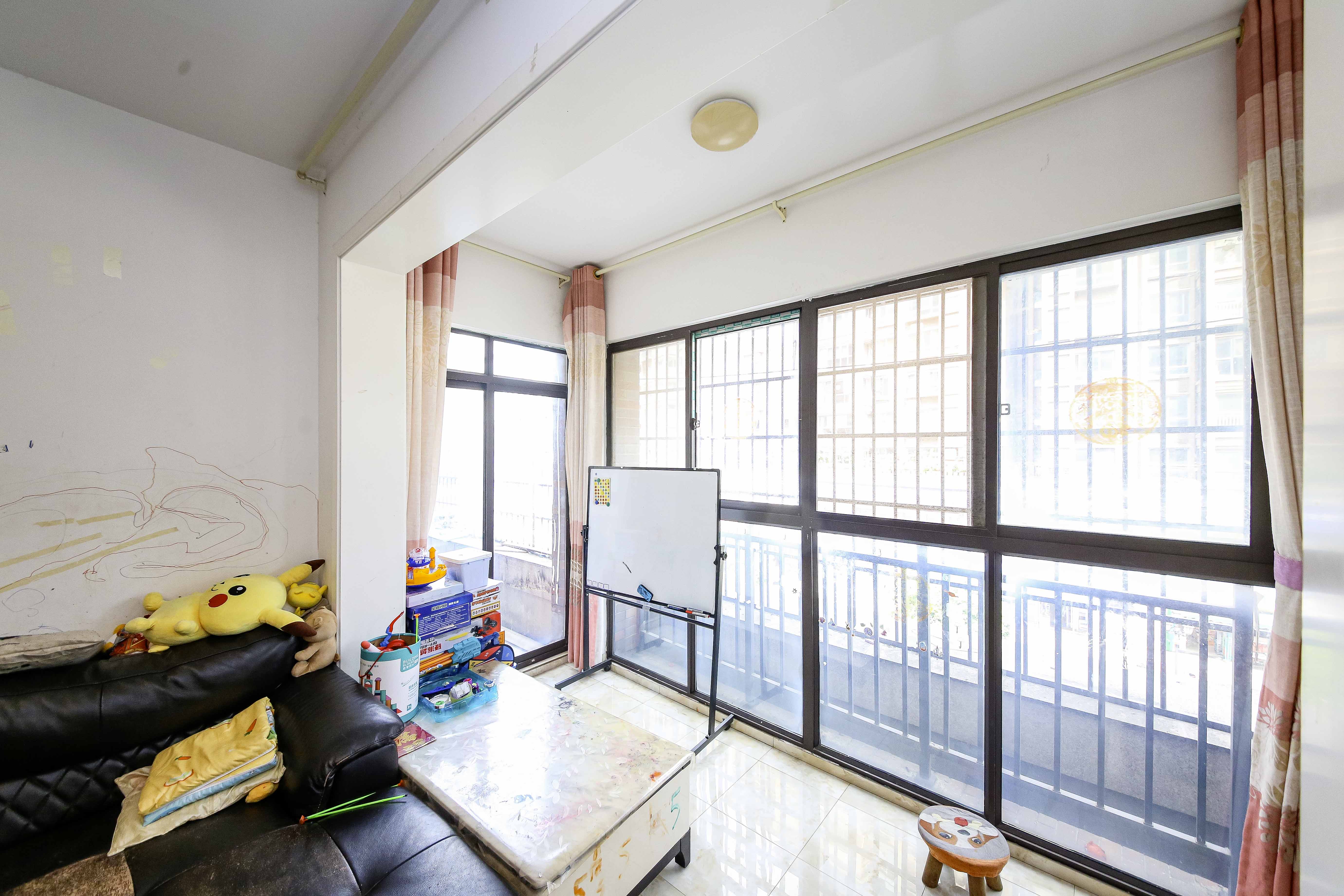 夏威夷碧水春城（碧桂园城市花园）  3室2厅1卫   110.00万阳台