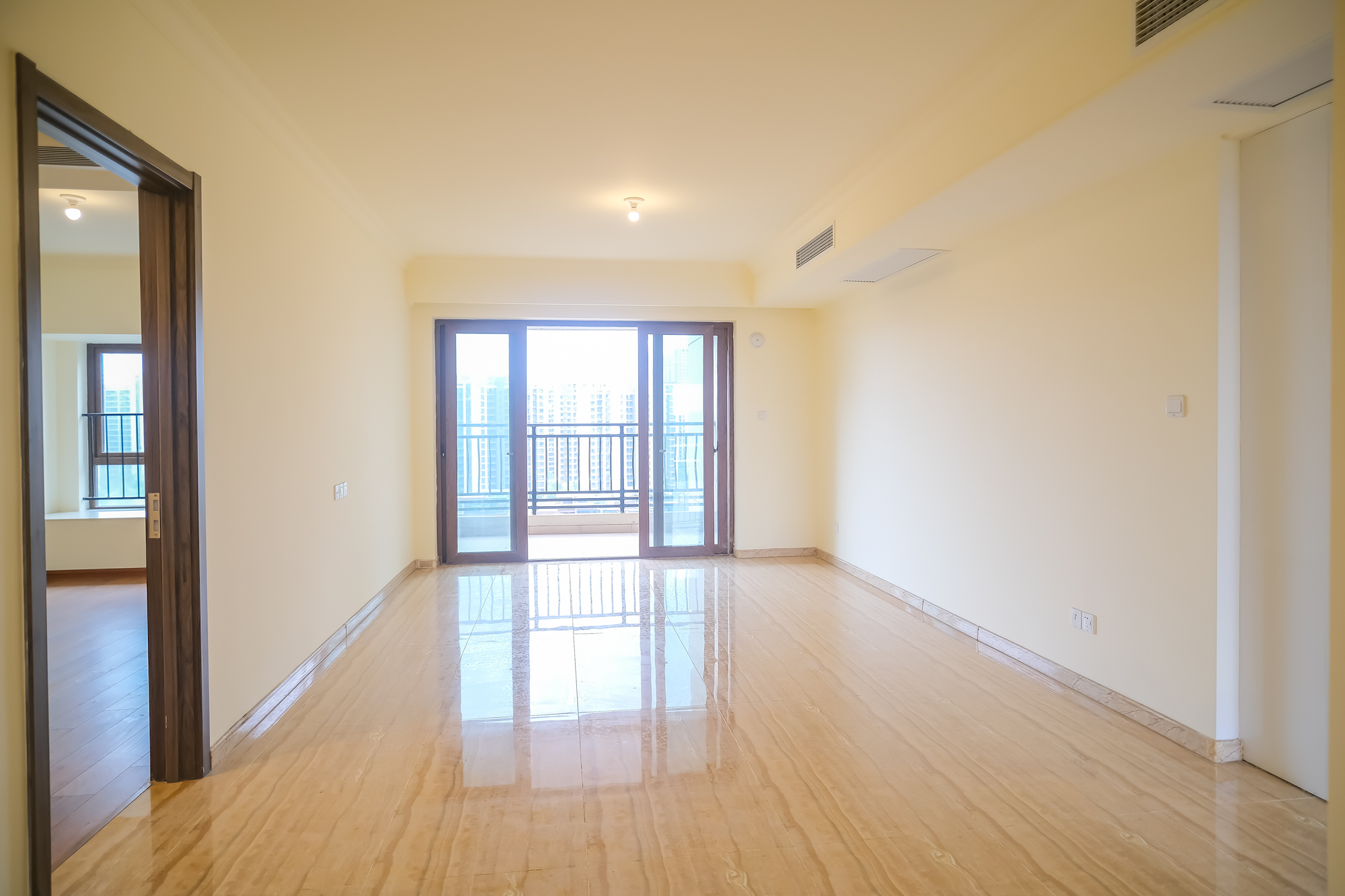 碧桂园翘楚棠  4室2厅2卫    130.0万 碧桂园翘楚棠  4室2厅2卫    130.0万客厅