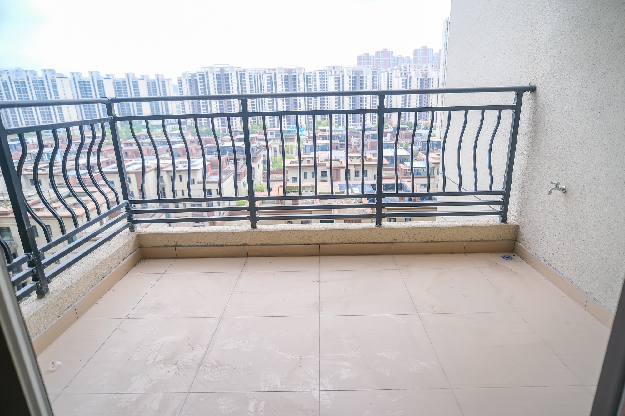 碧桂园翘楚棠  4室2厅2卫    130.0万 碧桂园翘楚棠  4室2厅2卫    130.0万阳台