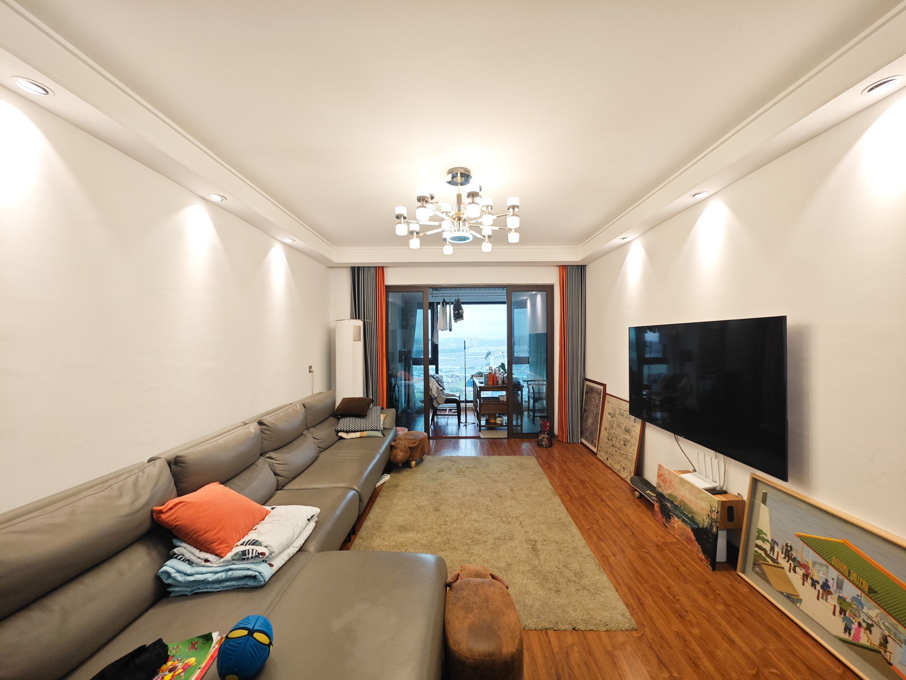 奥园誉景华府 3室2厅2卫 95.0万 奥园誉景华府 3室2厅2卫 95.0万客厅