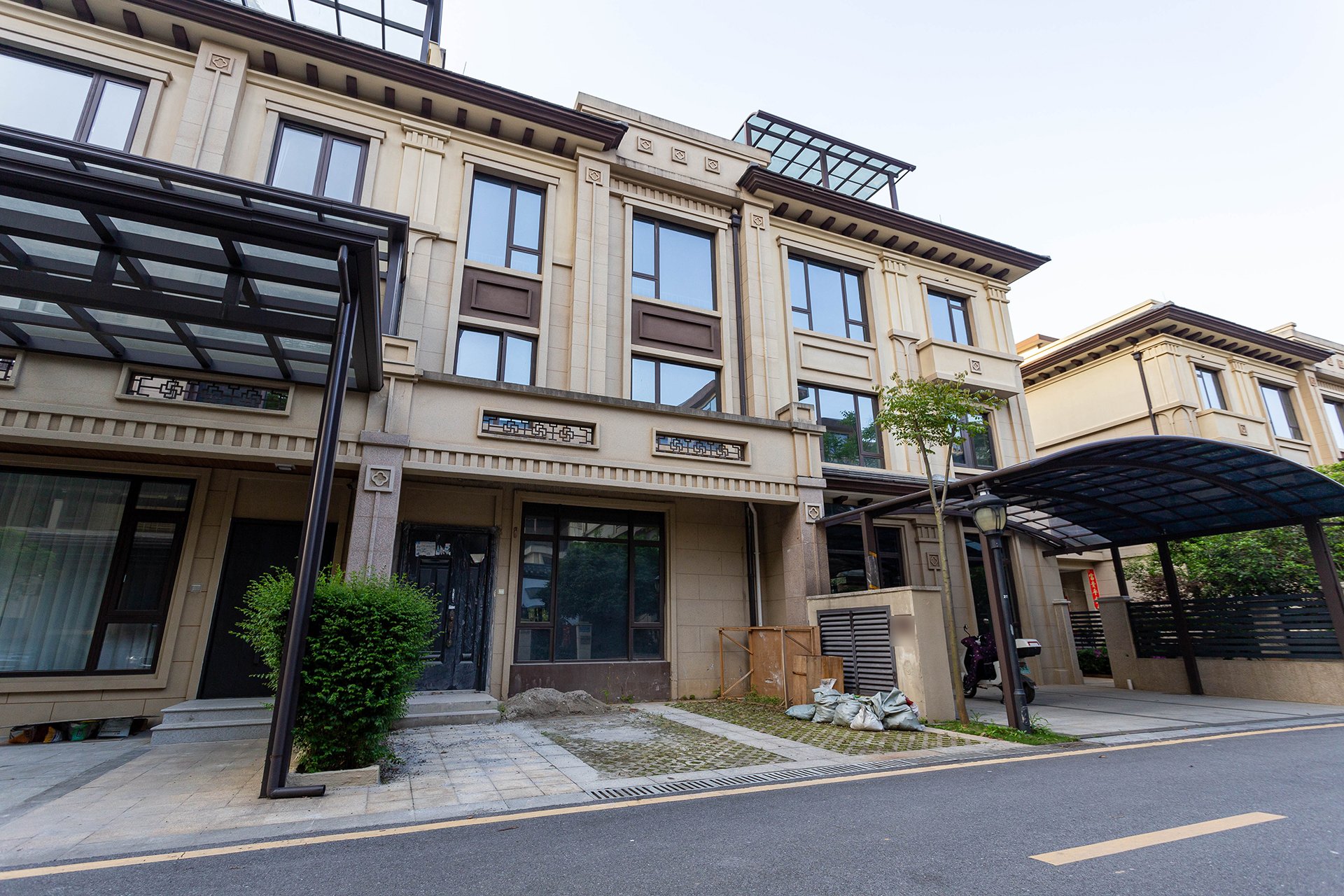 龙湖璟宸原著（龙湖紫宸）  5室2厅4卫   350.00万其他