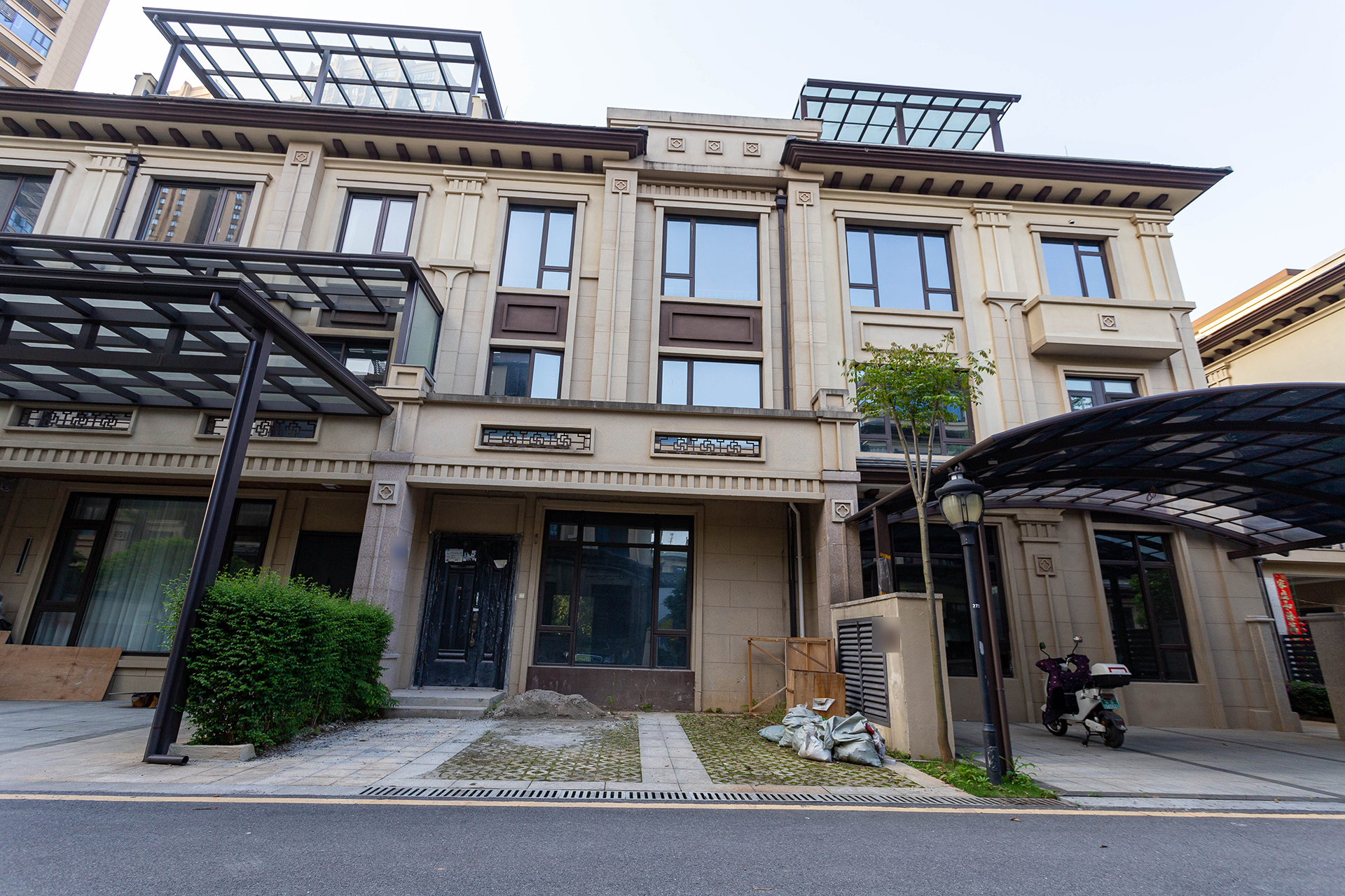 龙湖璟宸原著（龙湖紫宸）  5室2厅4卫   350.00万其他