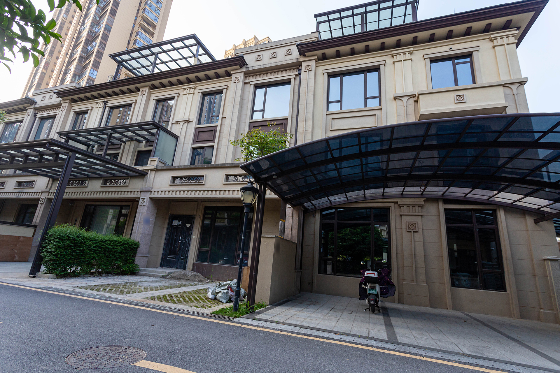 龙湖璟宸原著（龙湖紫宸）  5室2厅4卫   350.00万其他