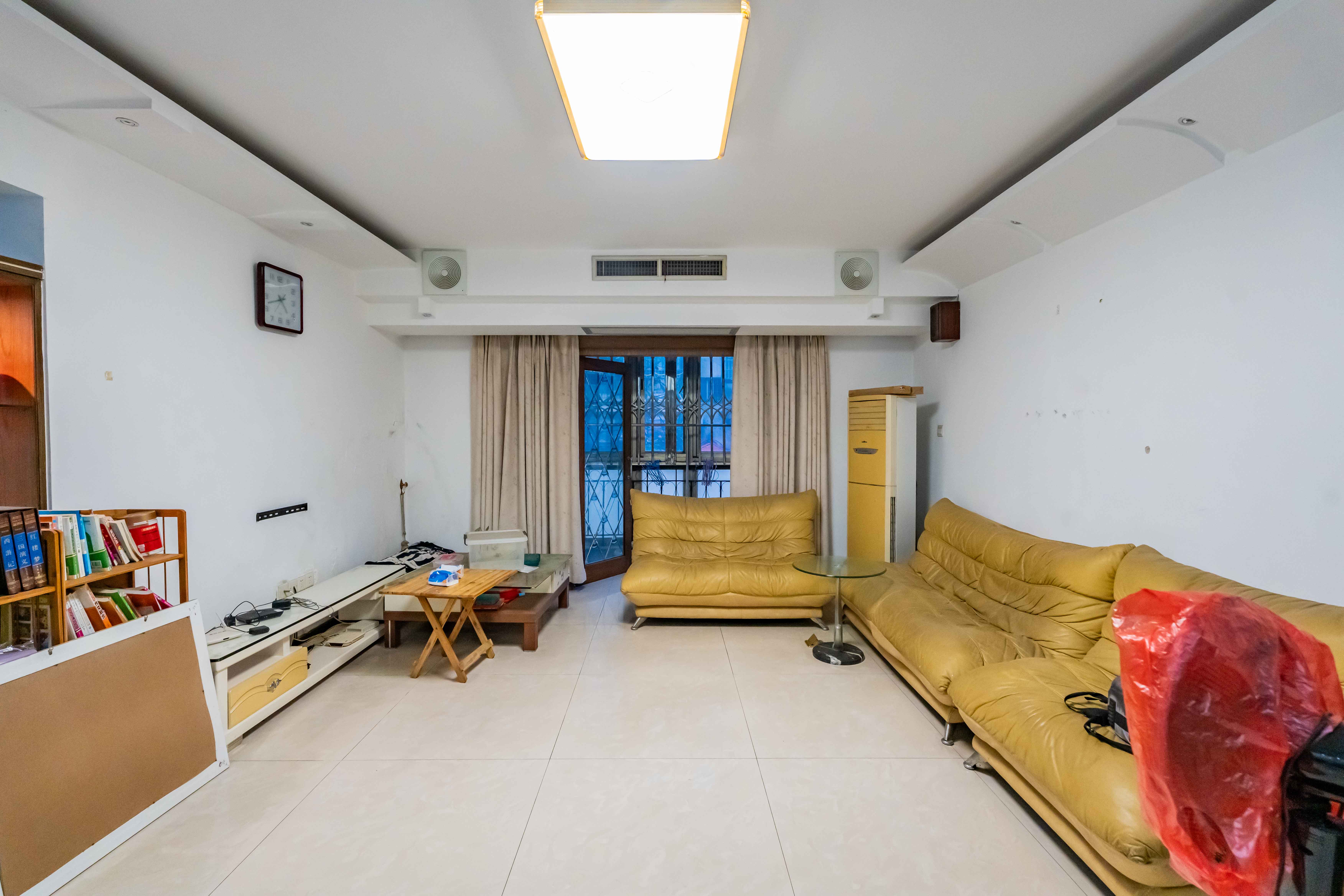 金帆小区  4室3厅1卫    90.0万 金帆小区  4室3厅1卫    90.0万客厅