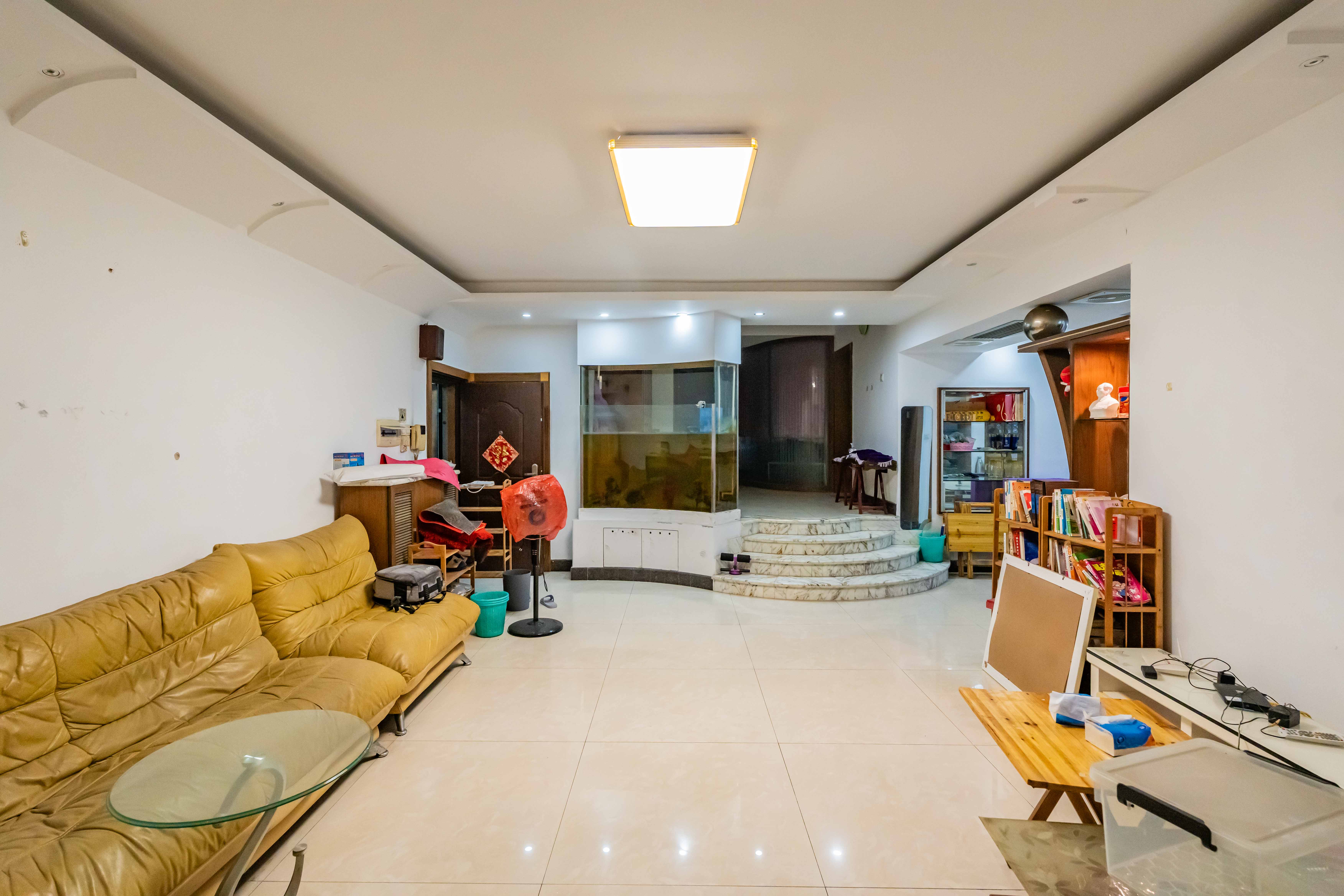 金帆小区  4室3厅1卫    90.0万 金帆小区  4室3厅1卫    90.0万客厅