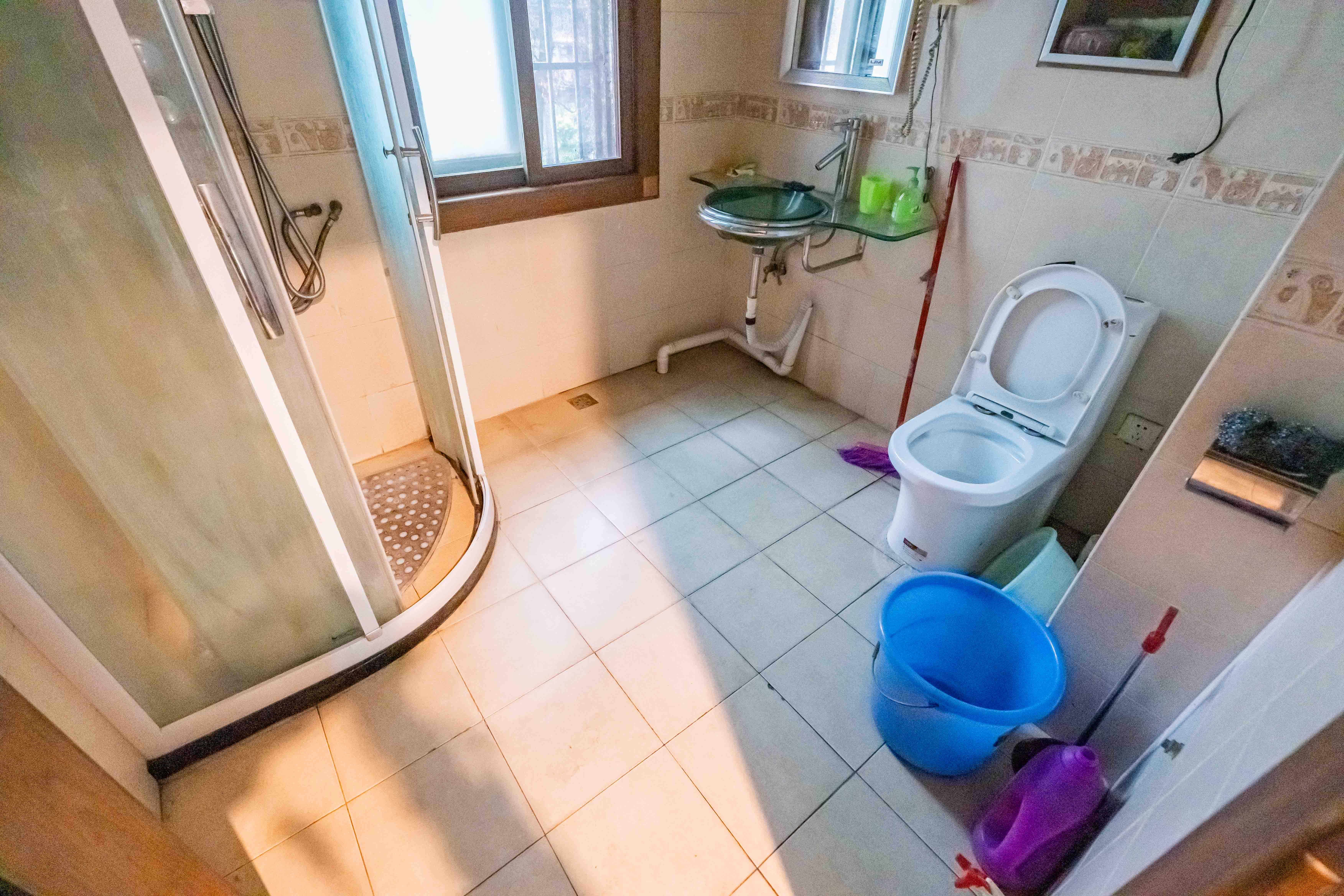 金帆小区  4室3厅1卫    90.0万 金帆小区  4室3厅1卫    90.0万卫生间